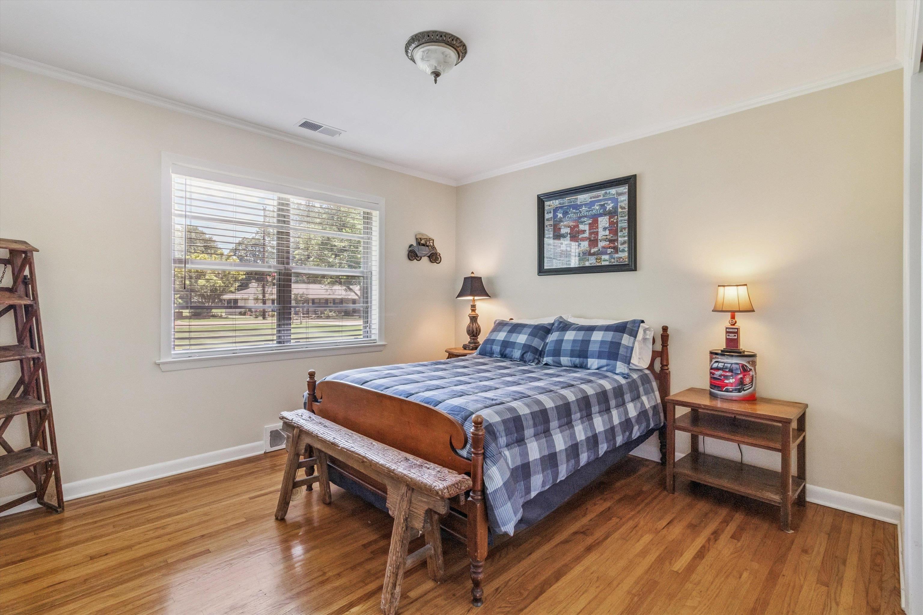 2523 E HAWTHORNE RD E