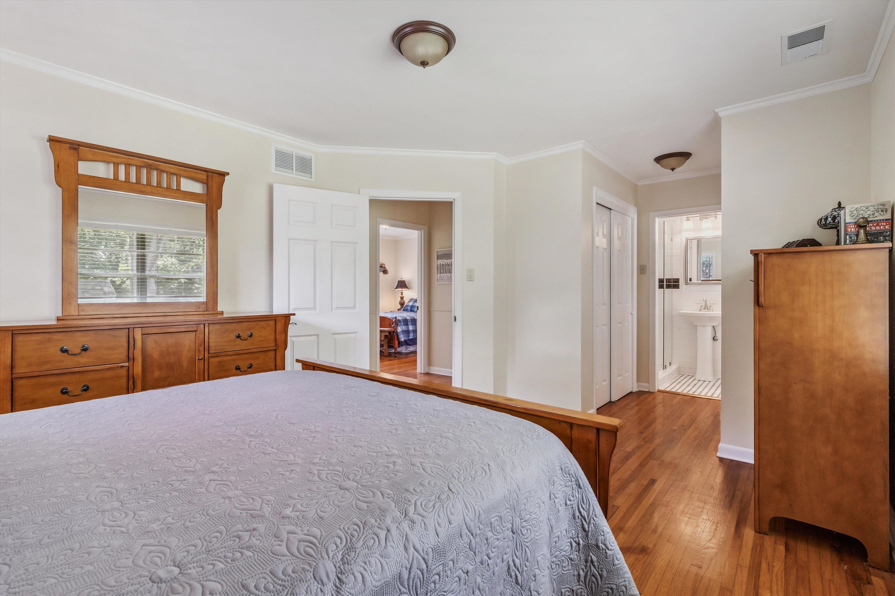 2523 E HAWTHORNE RD E