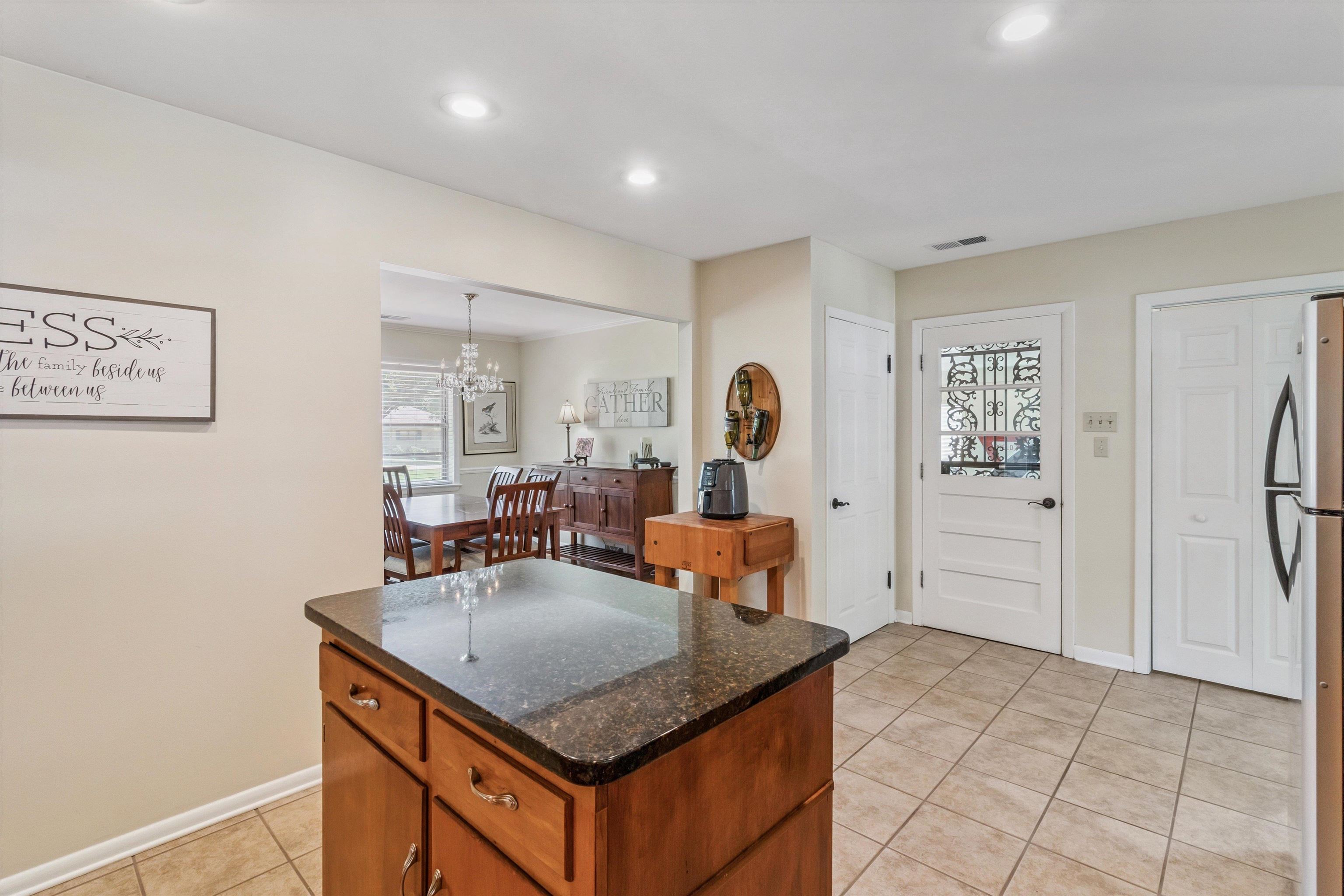 2523 E HAWTHORNE RD E