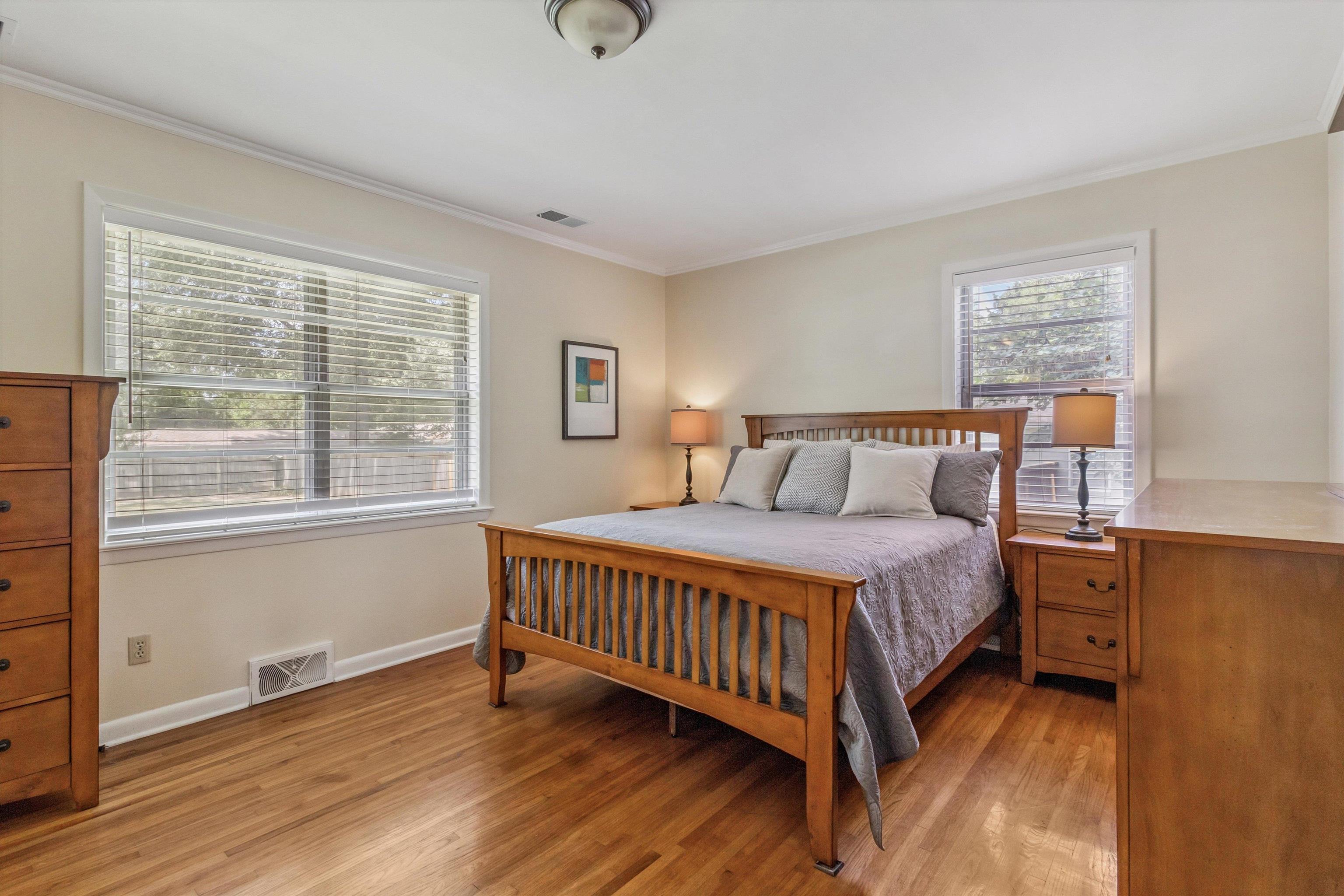 2523 E HAWTHORNE RD E