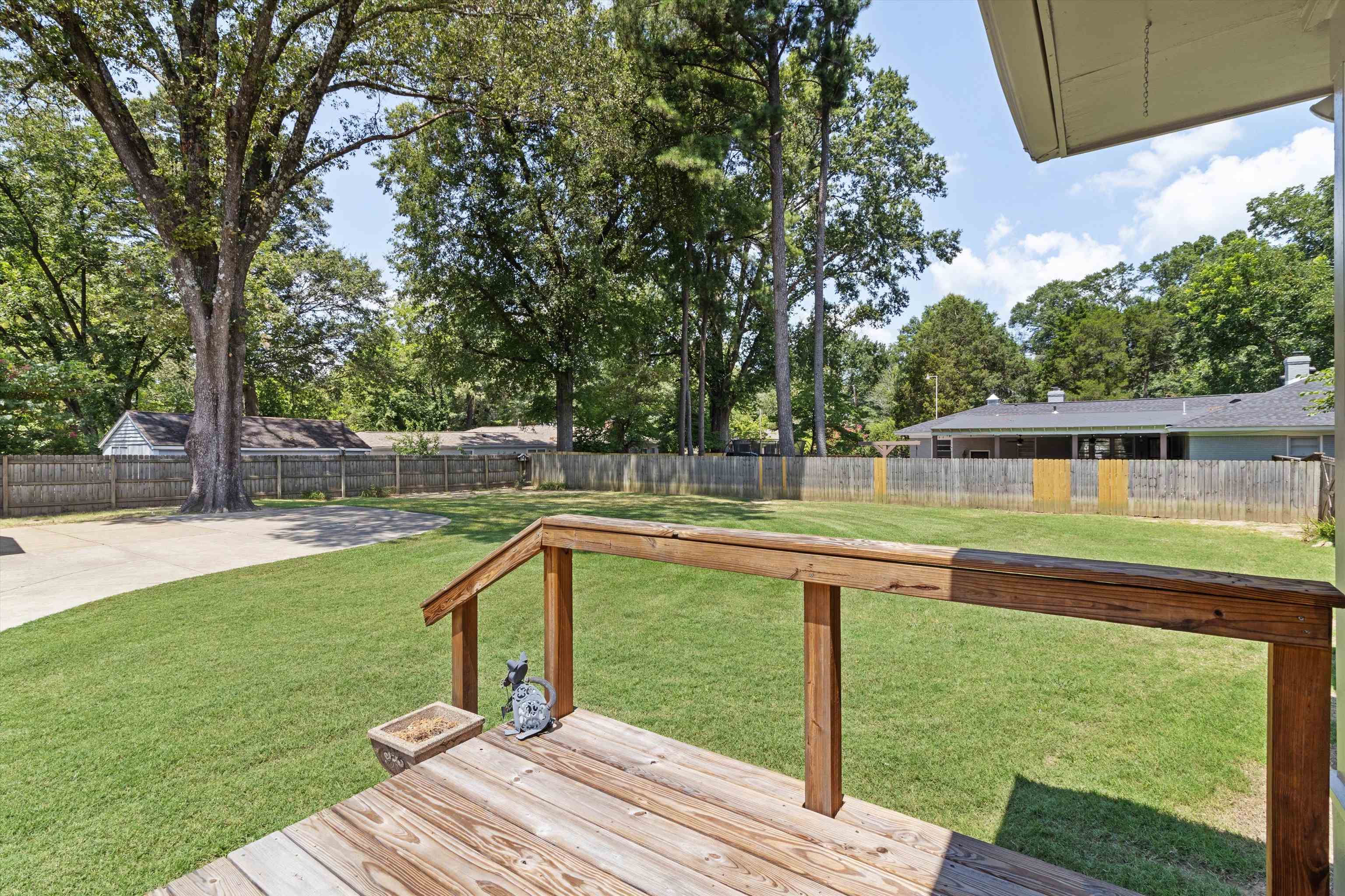 2523 E HAWTHORNE RD E