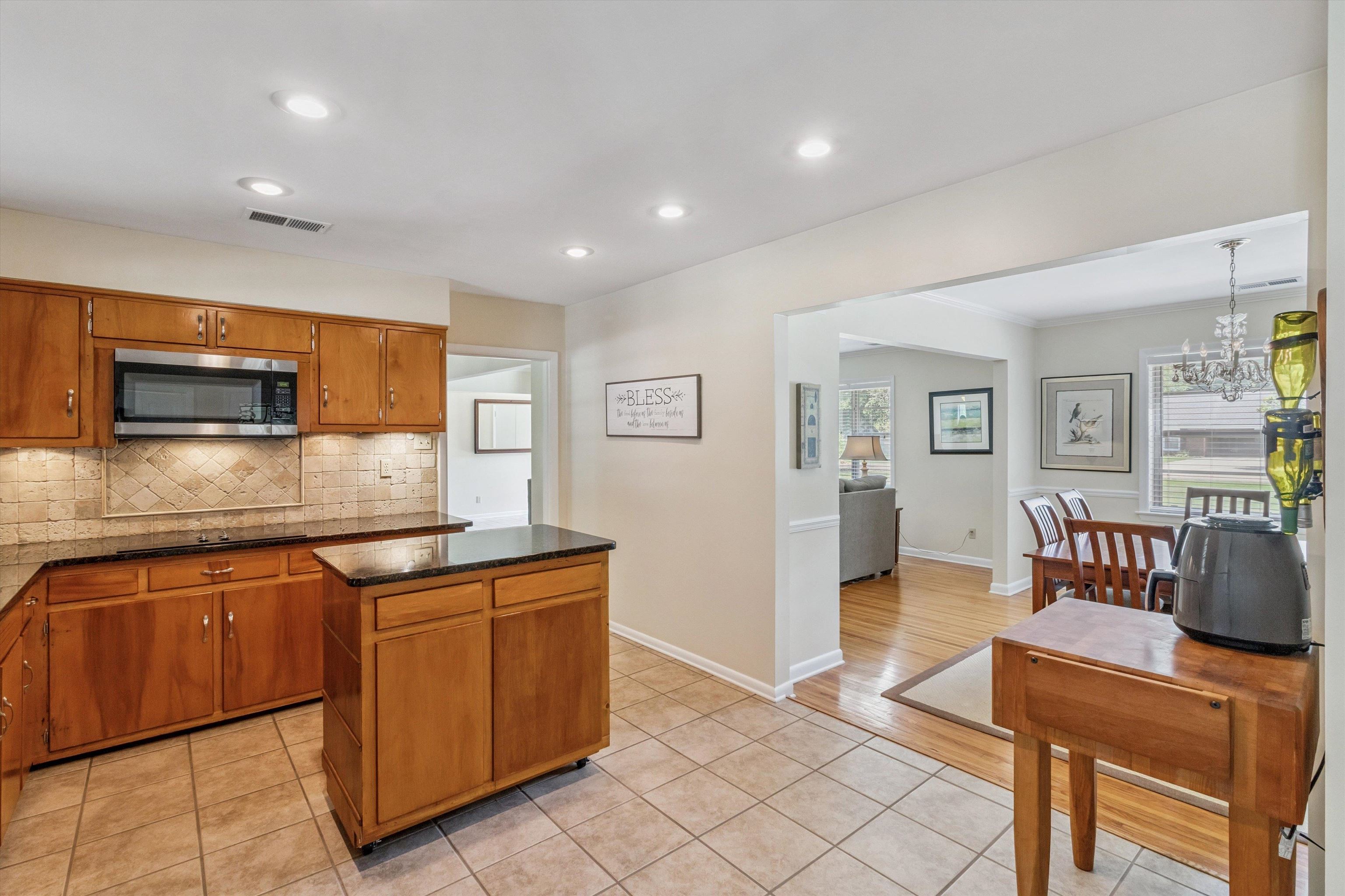 2523 E HAWTHORNE RD E