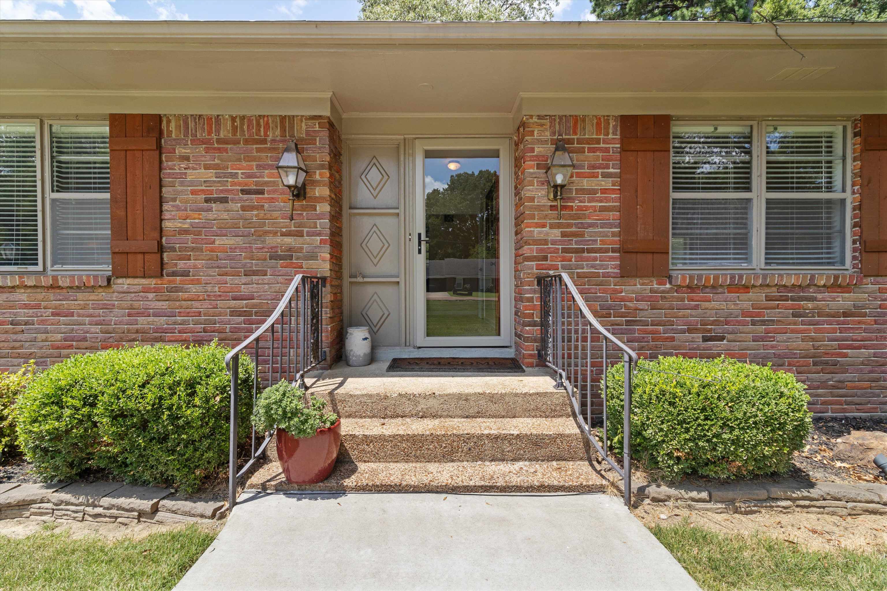 2523 E HAWTHORNE RD E