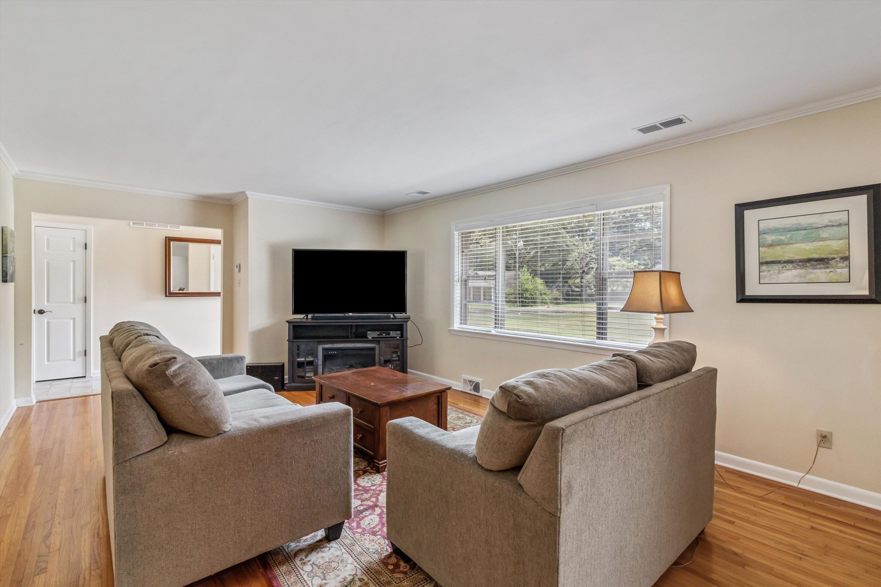 2523 E HAWTHORNE RD E