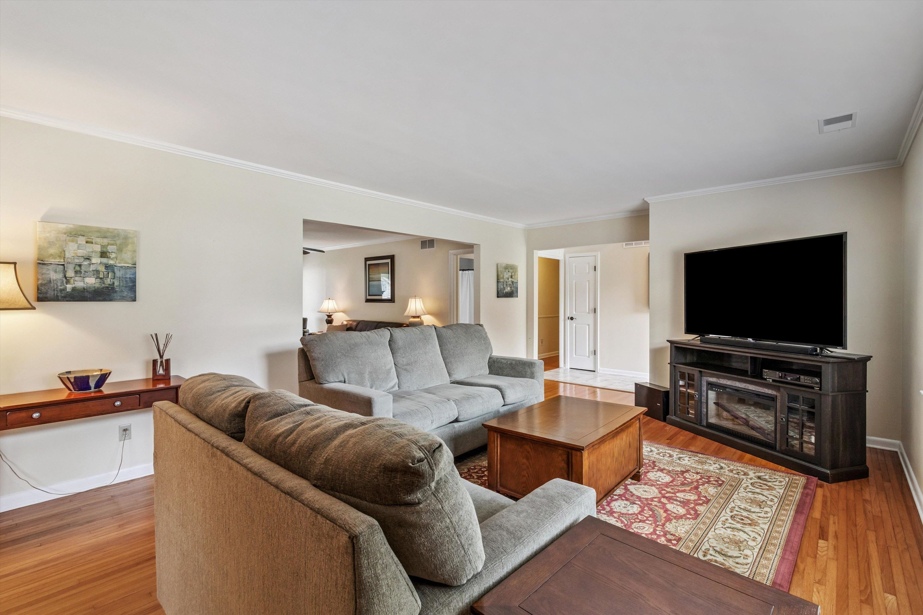 2523 E HAWTHORNE RD E