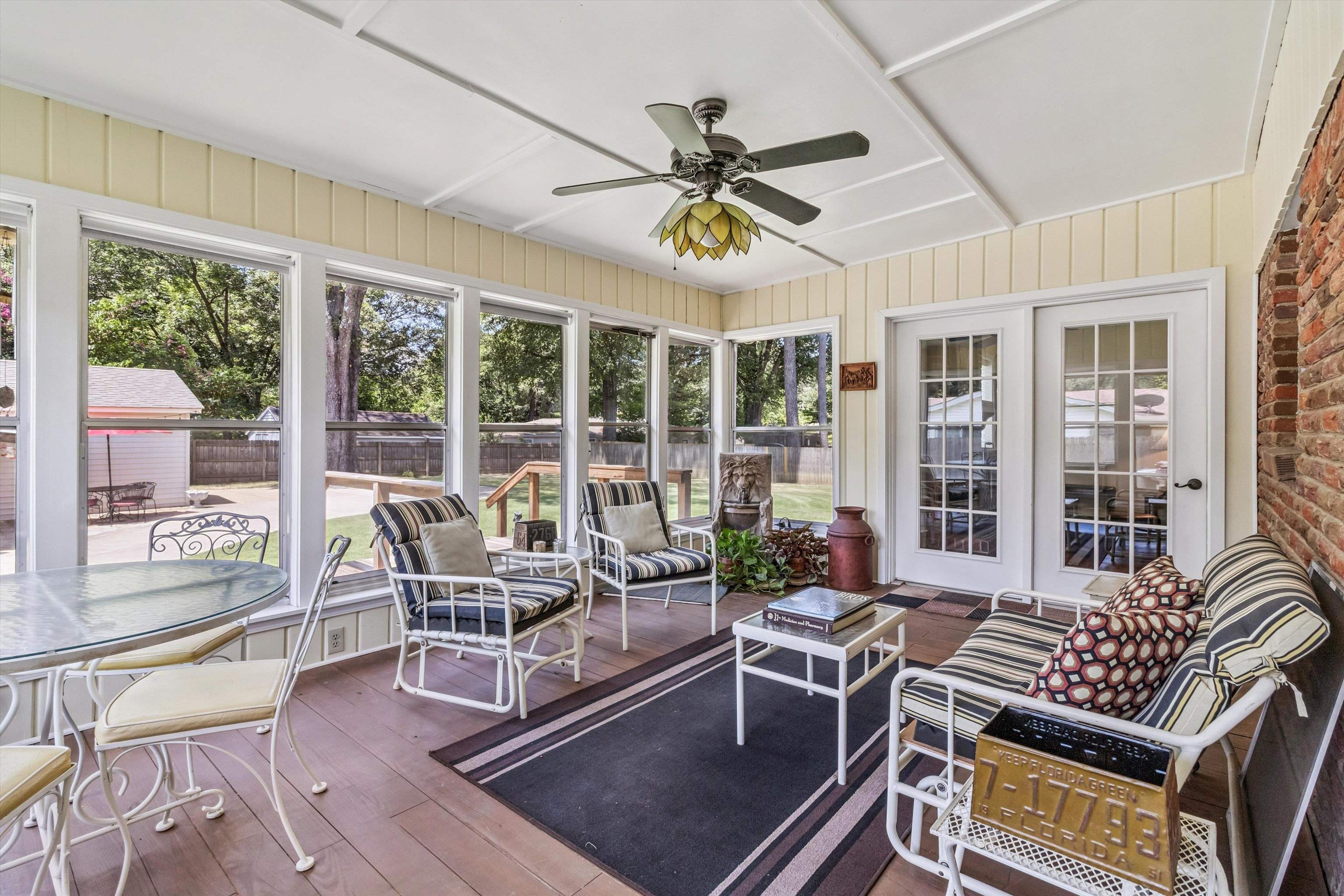 2523 E HAWTHORNE RD E