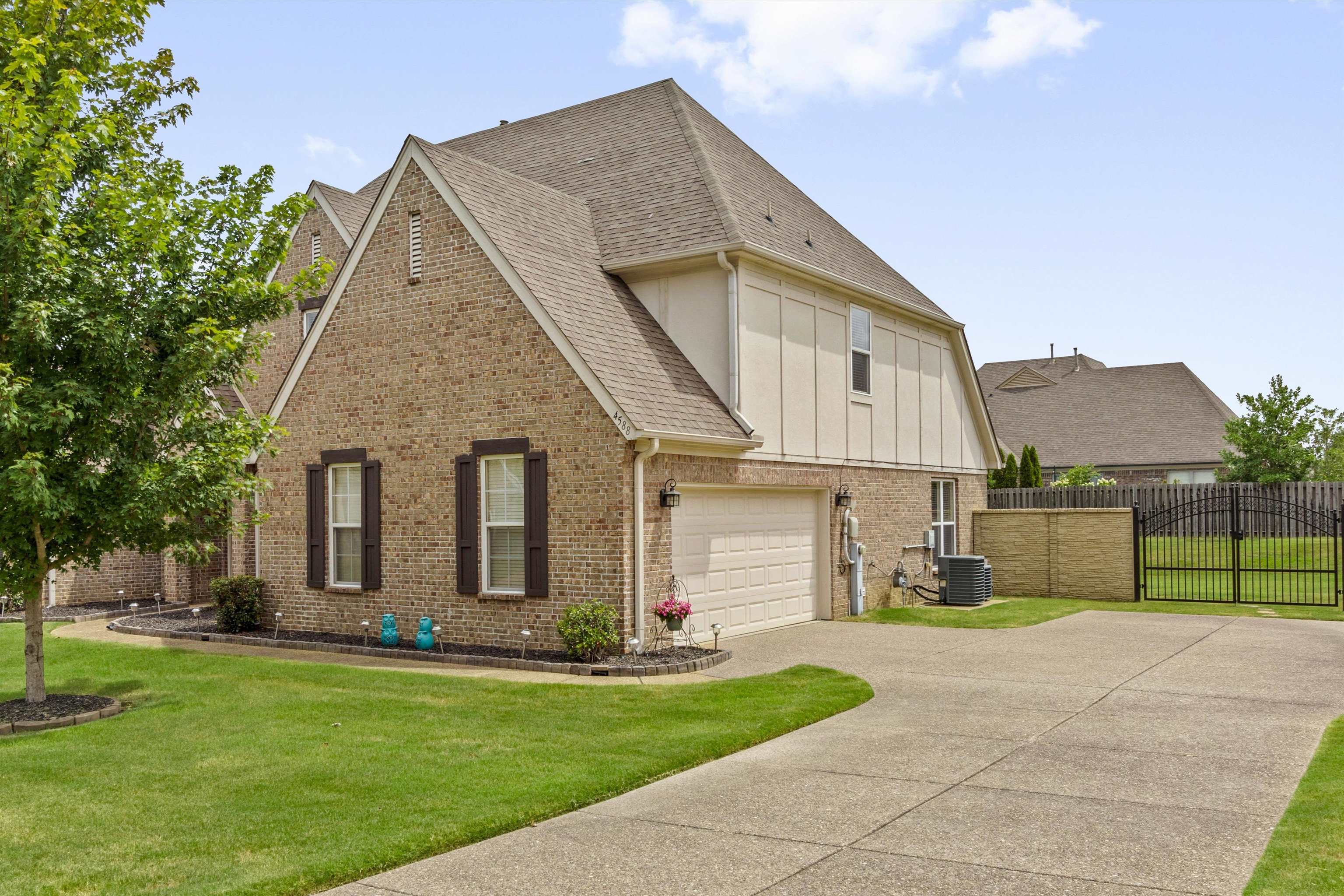 4588 CRADDLE HILL DR