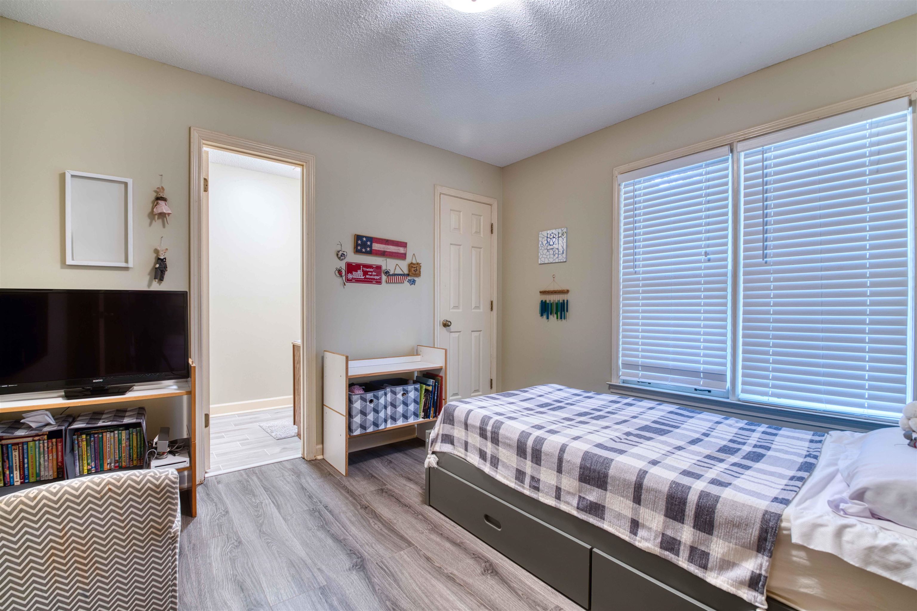 510 OLD OAK LN