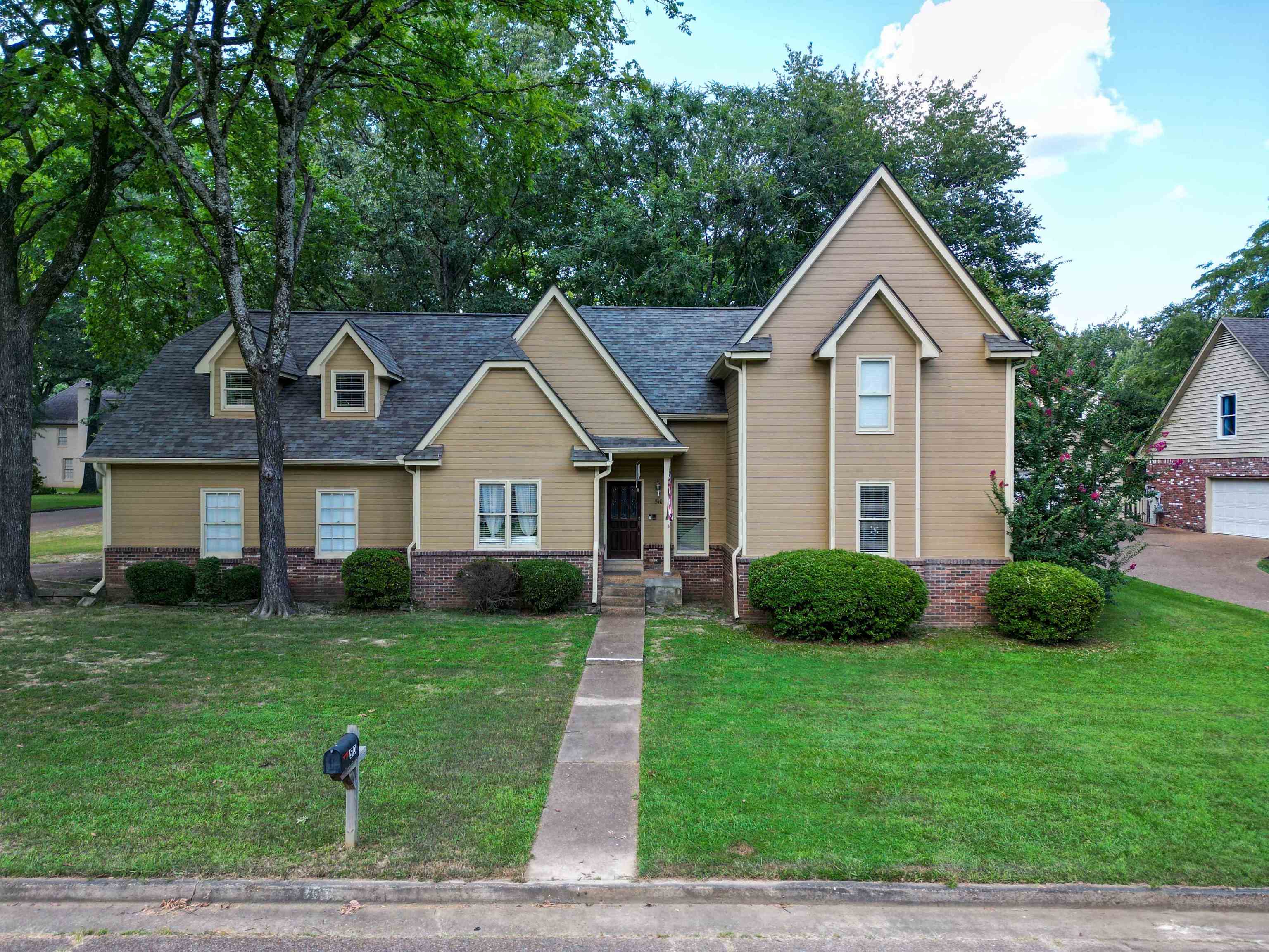 510 OLD OAK LN