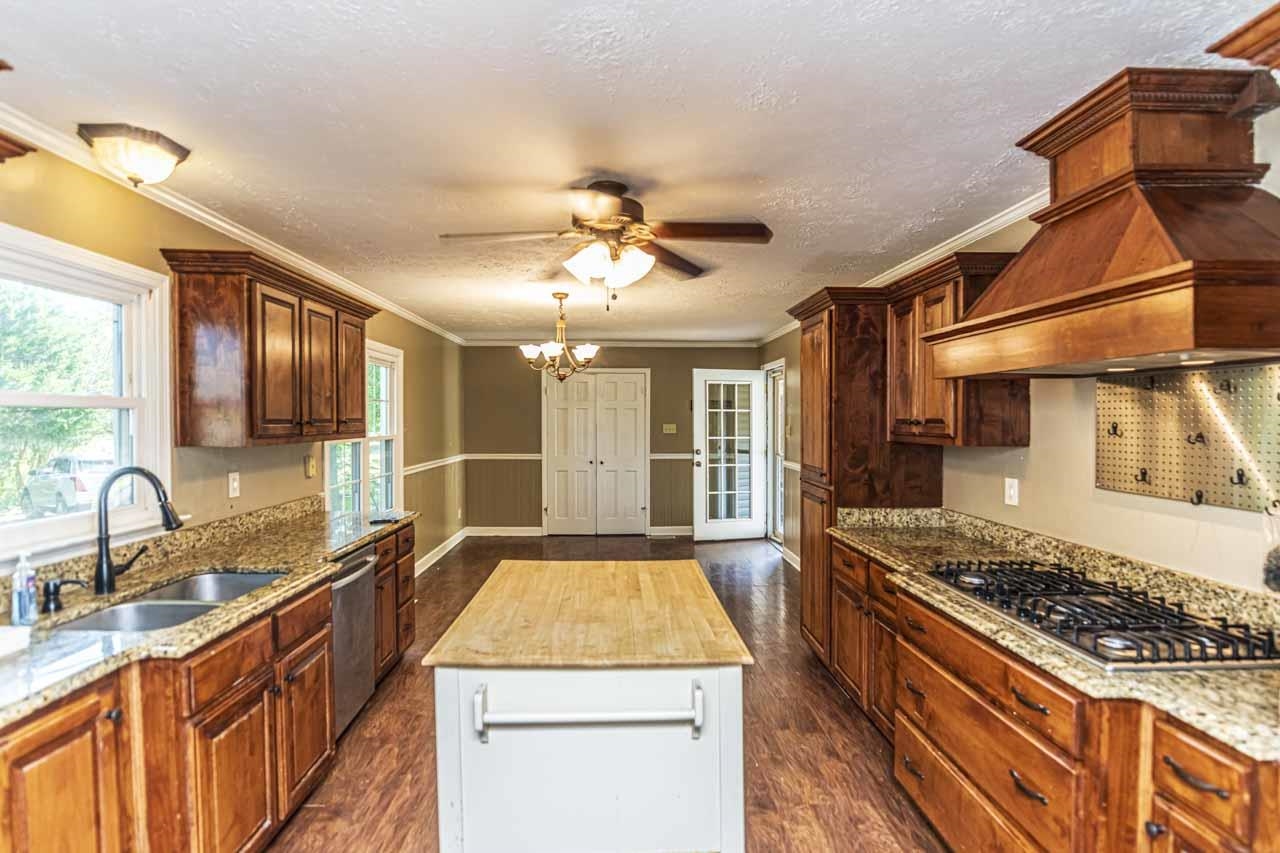 8048 ROSEMARK RD