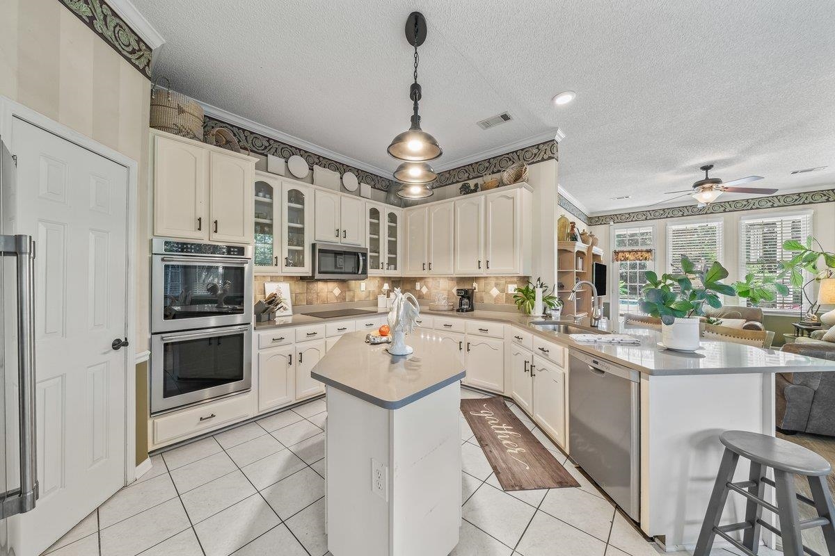 8401 KINGS TRAIL CV