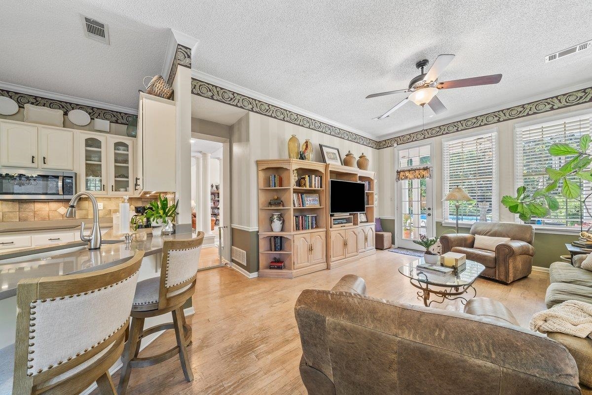 8401 KINGS TRAIL CV