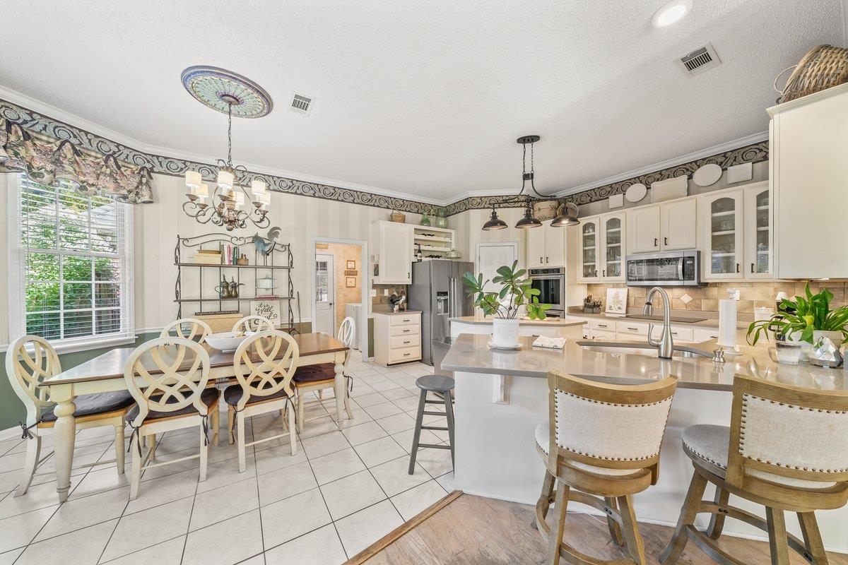 8401 KINGS TRAIL CV