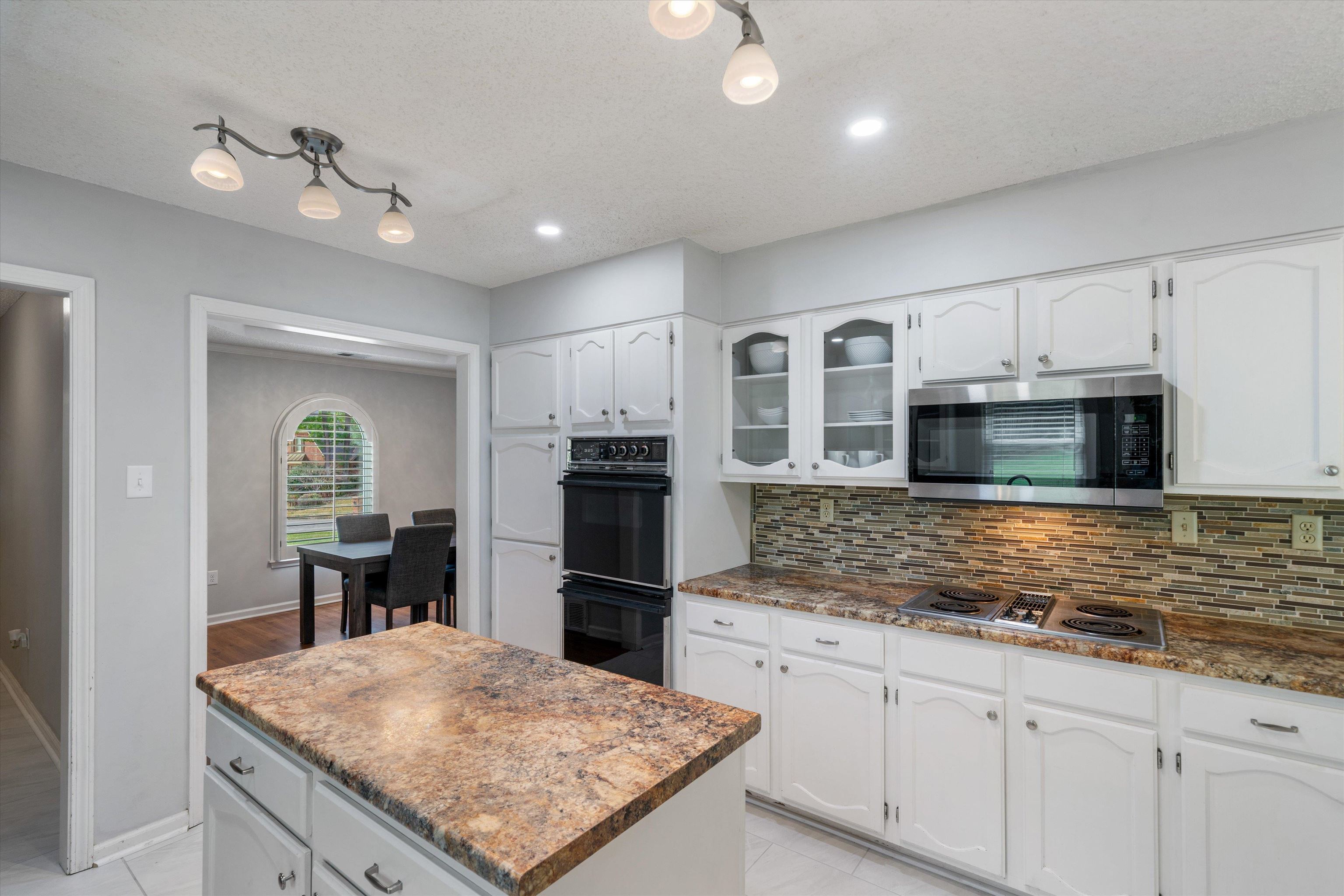 9427 MORNING WOODS CV