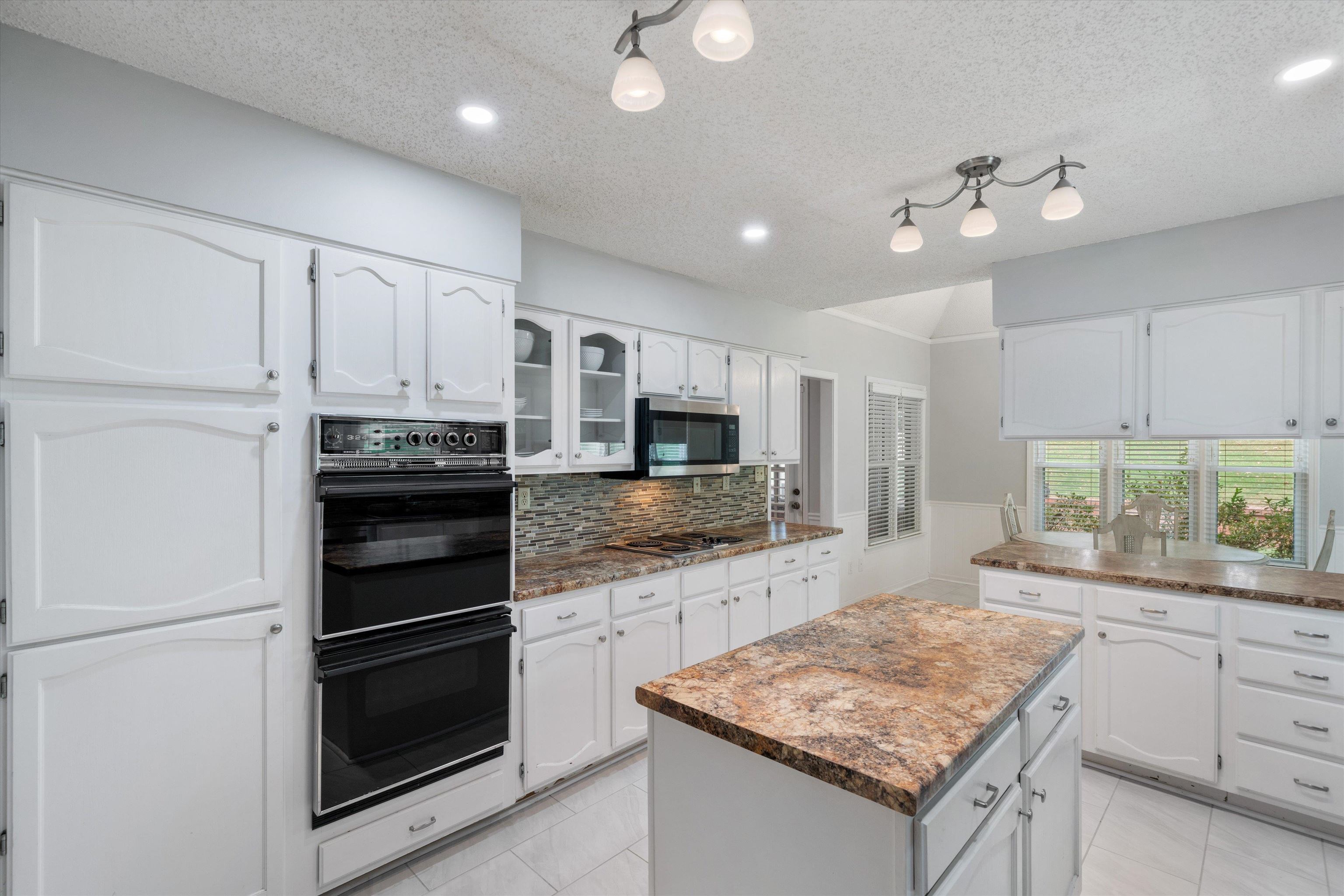 9427 MORNING WOODS CV