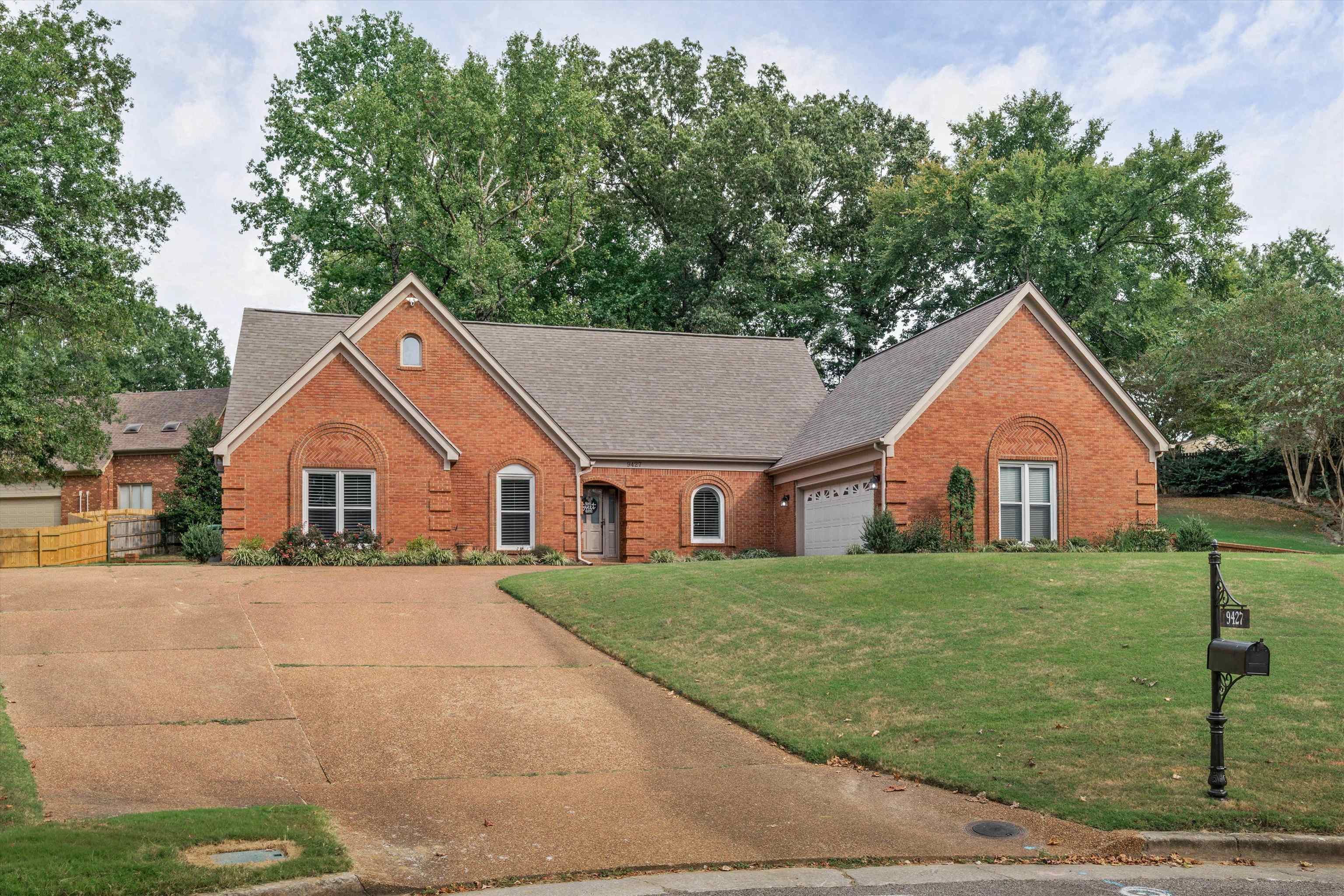 9427 MORNING WOODS CV
