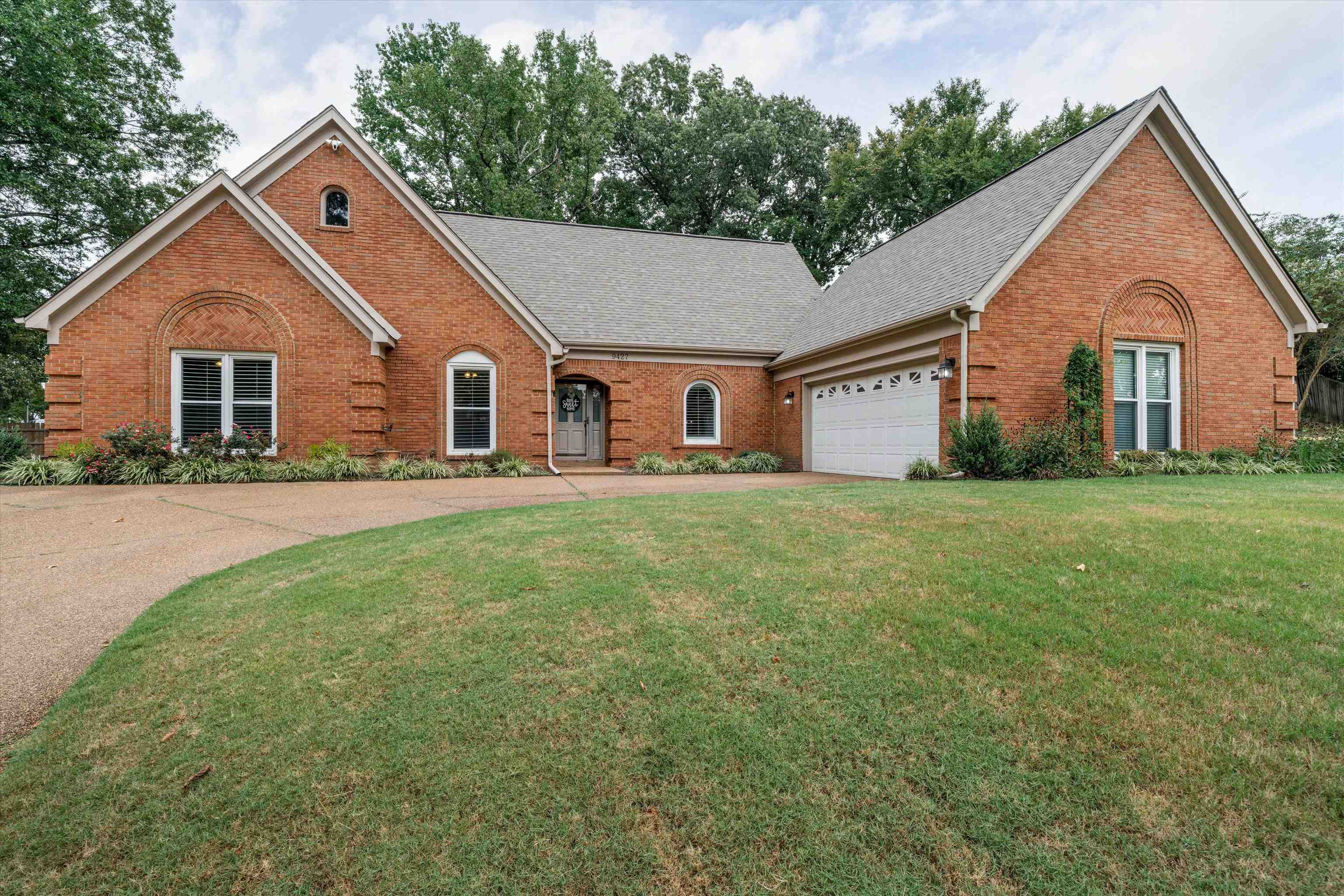 9427 MORNING WOODS CV