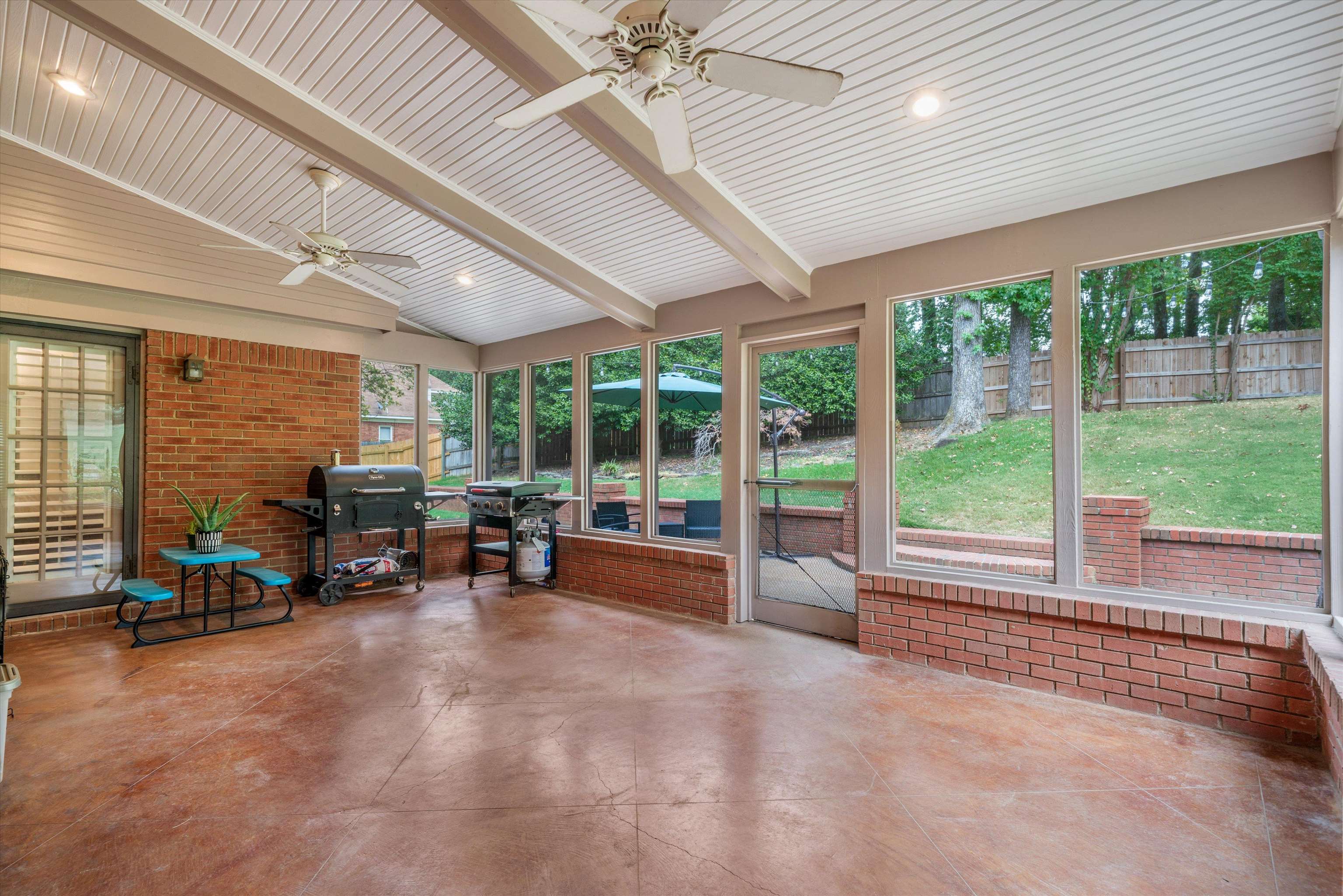 9427 MORNING WOODS CV