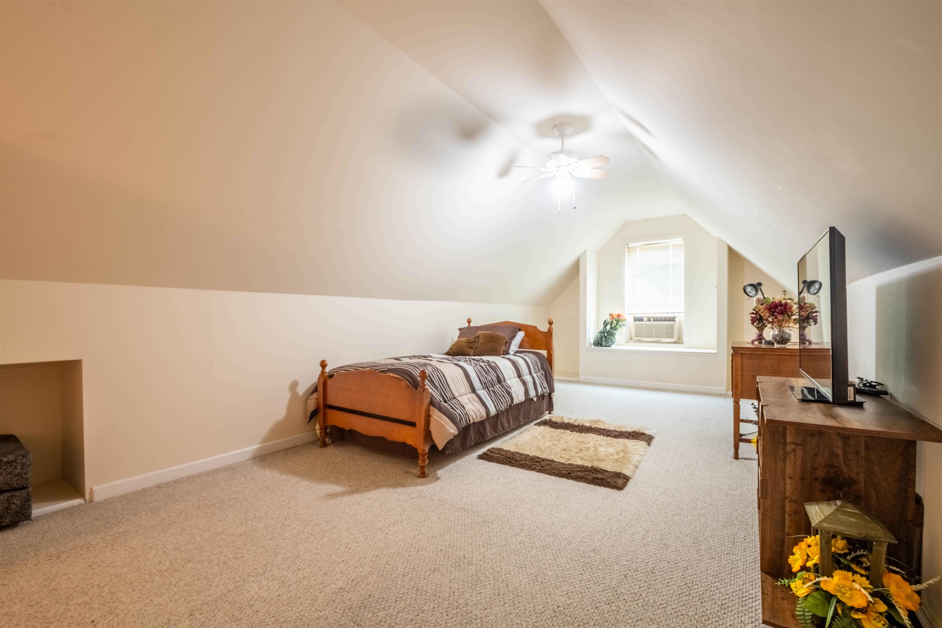 6558 LAUREL BLUFF CT