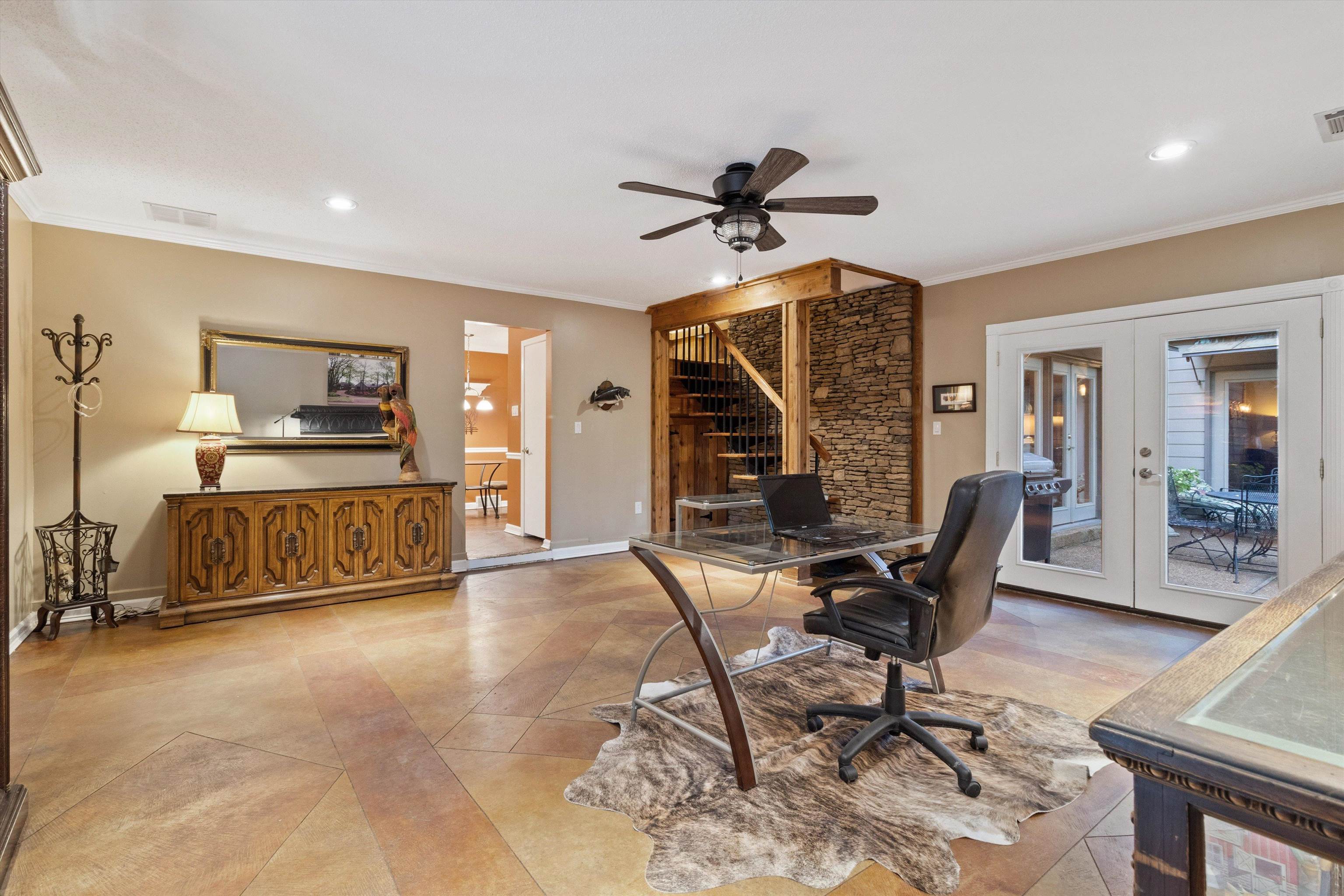 8437 REMBROOK DR