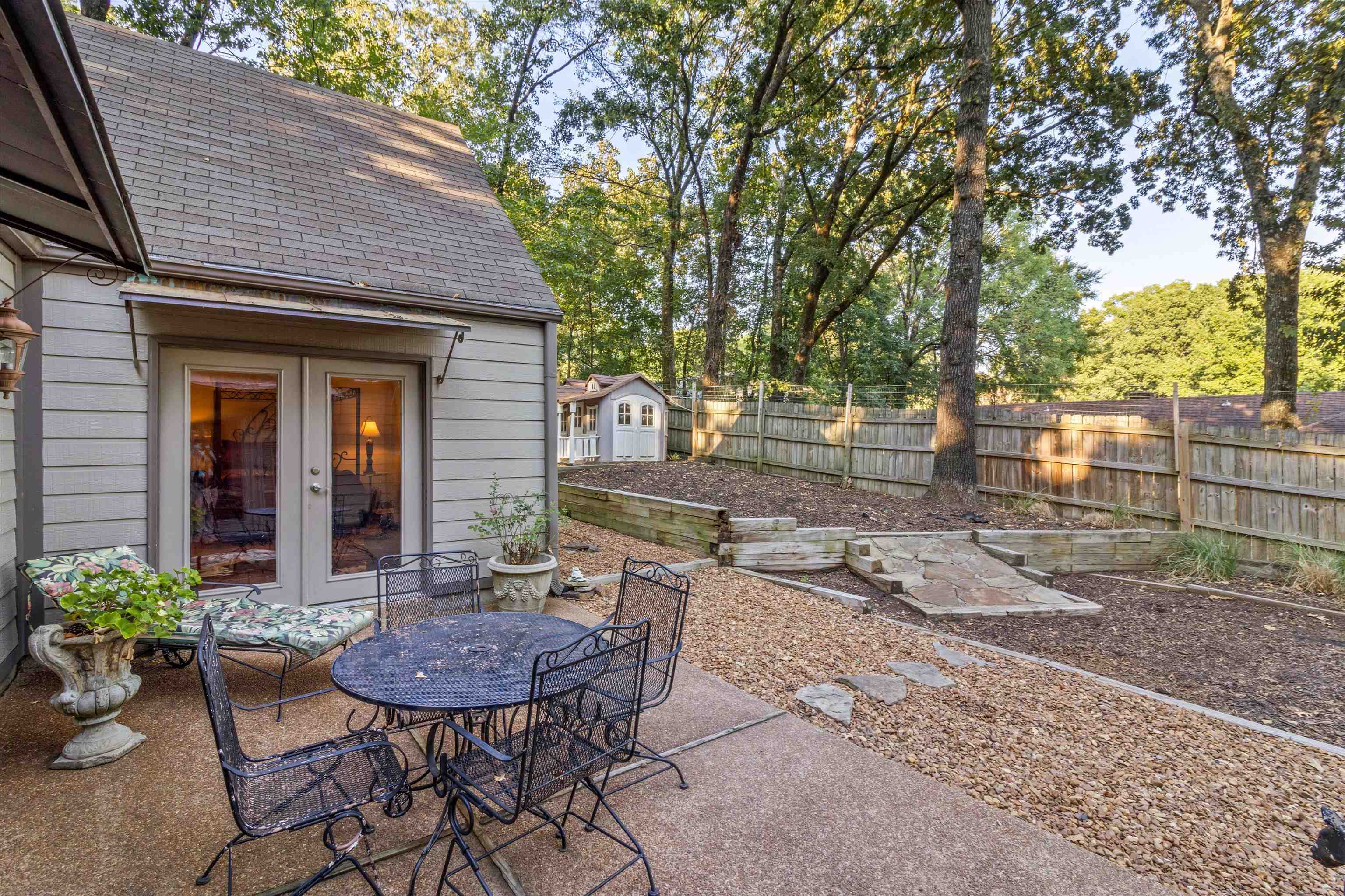 8437 REMBROOK DR