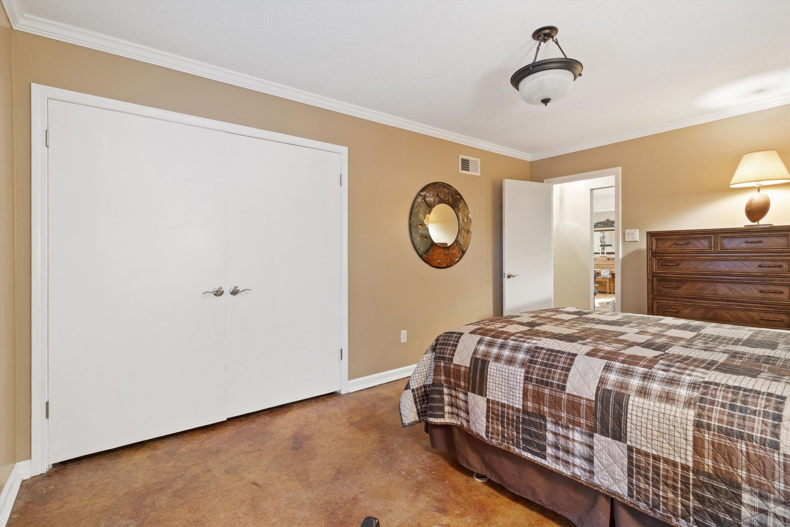 8437 REMBROOK DR