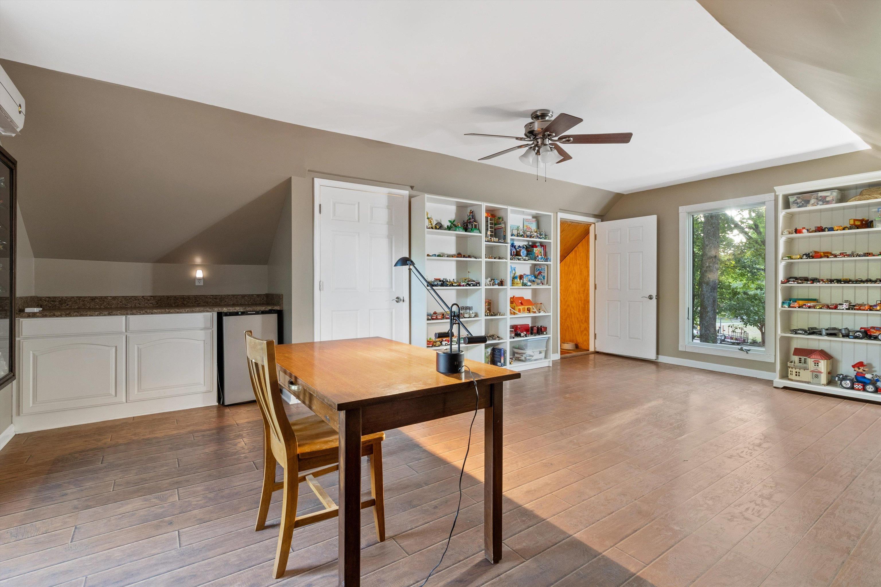 8437 REMBROOK DR