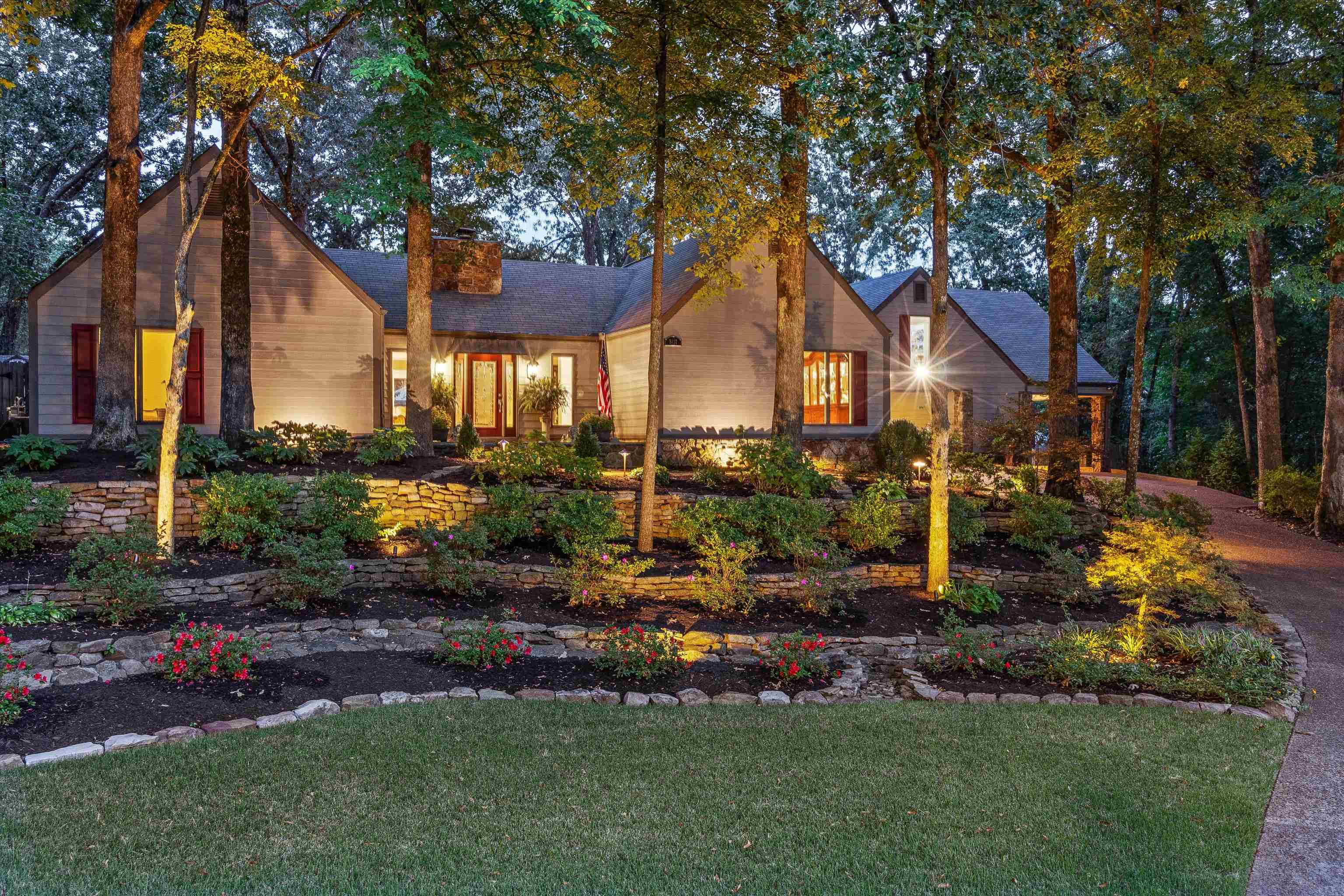 8437 REMBROOK DR
