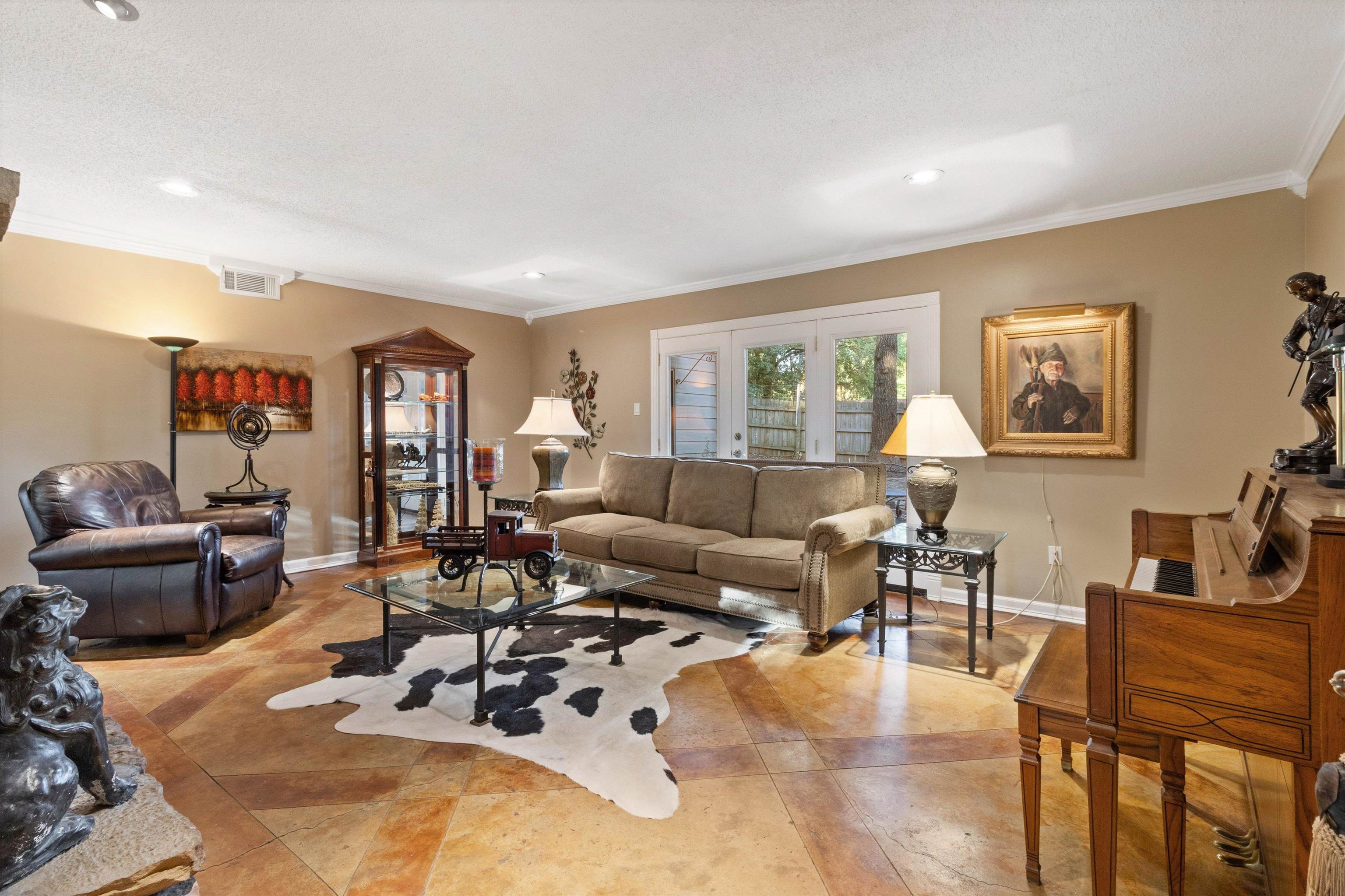 8437 REMBROOK DR