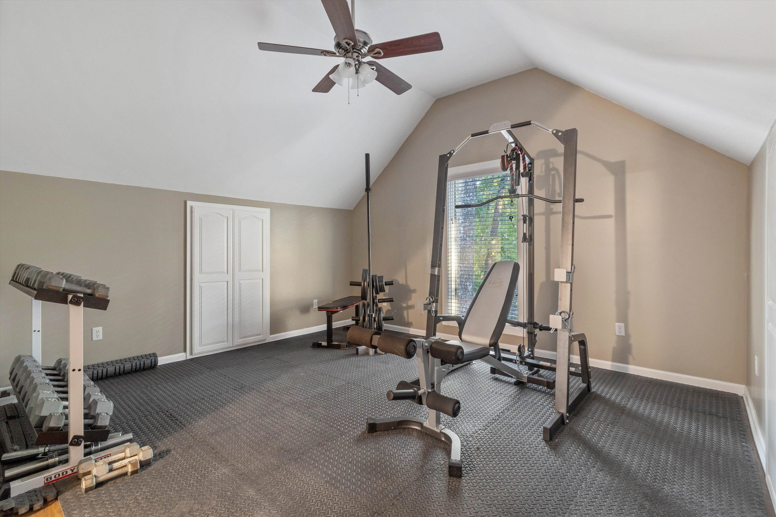 8437 REMBROOK DR