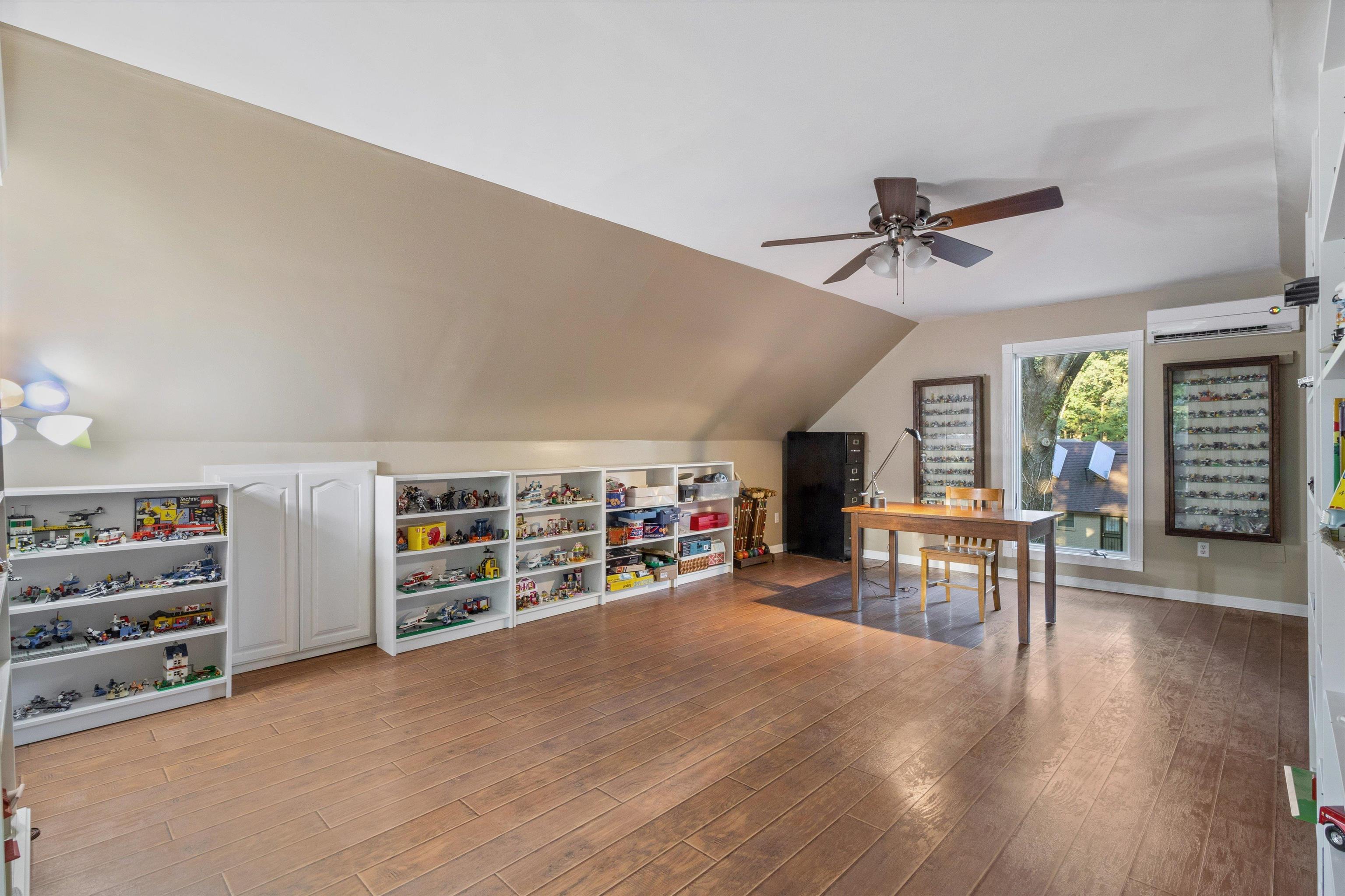 8437 REMBROOK DR
