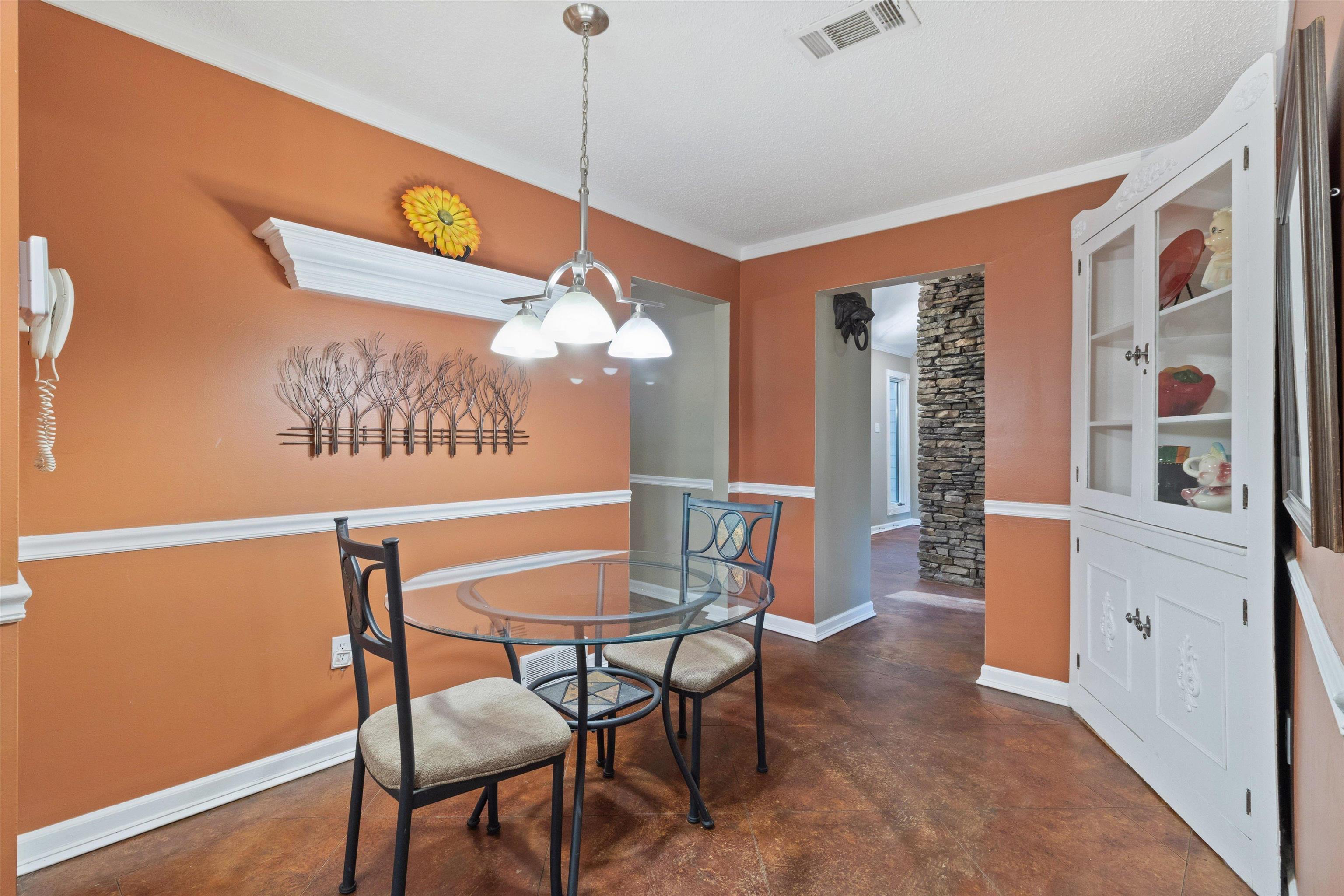8437 REMBROOK DR