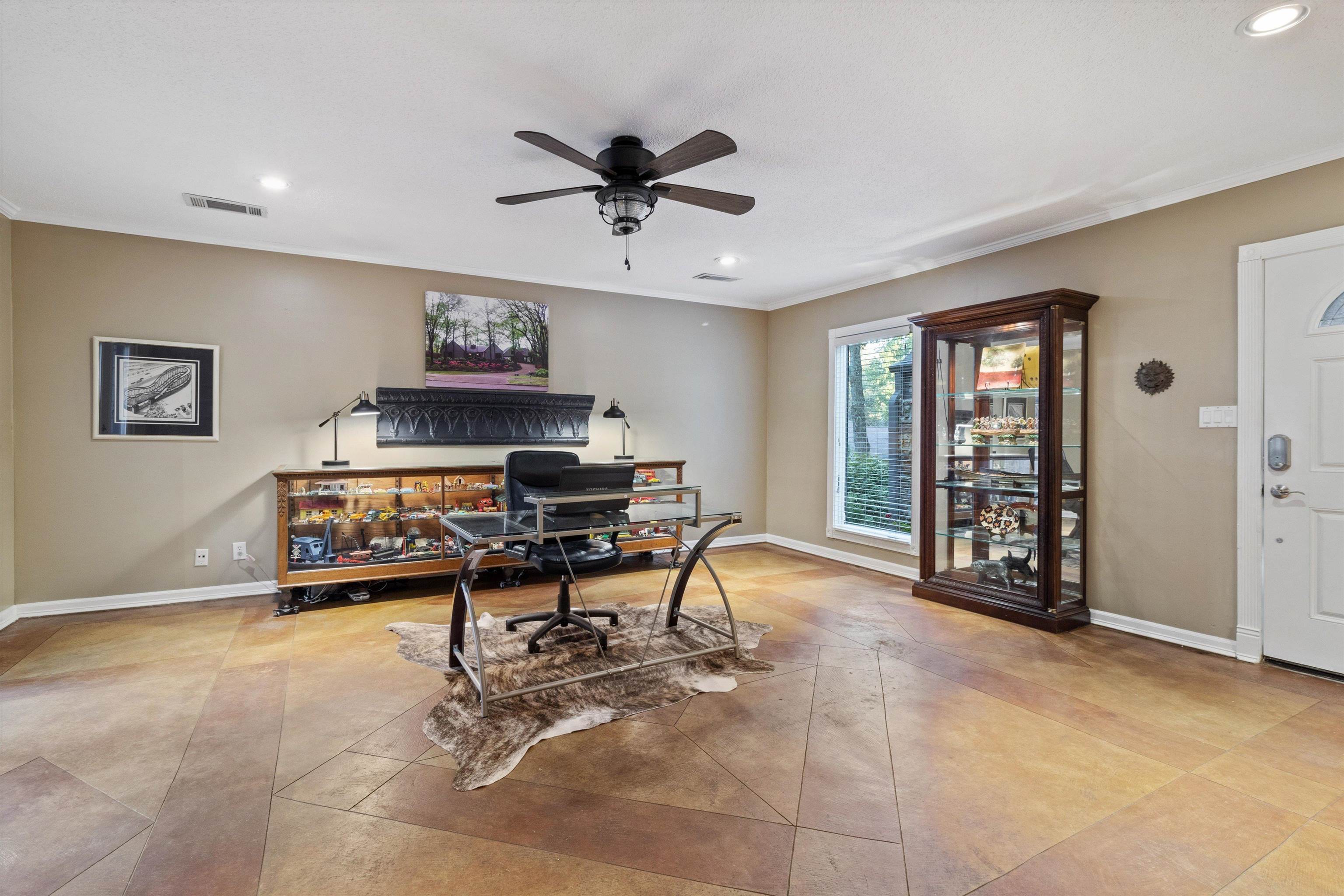 8437 REMBROOK DR