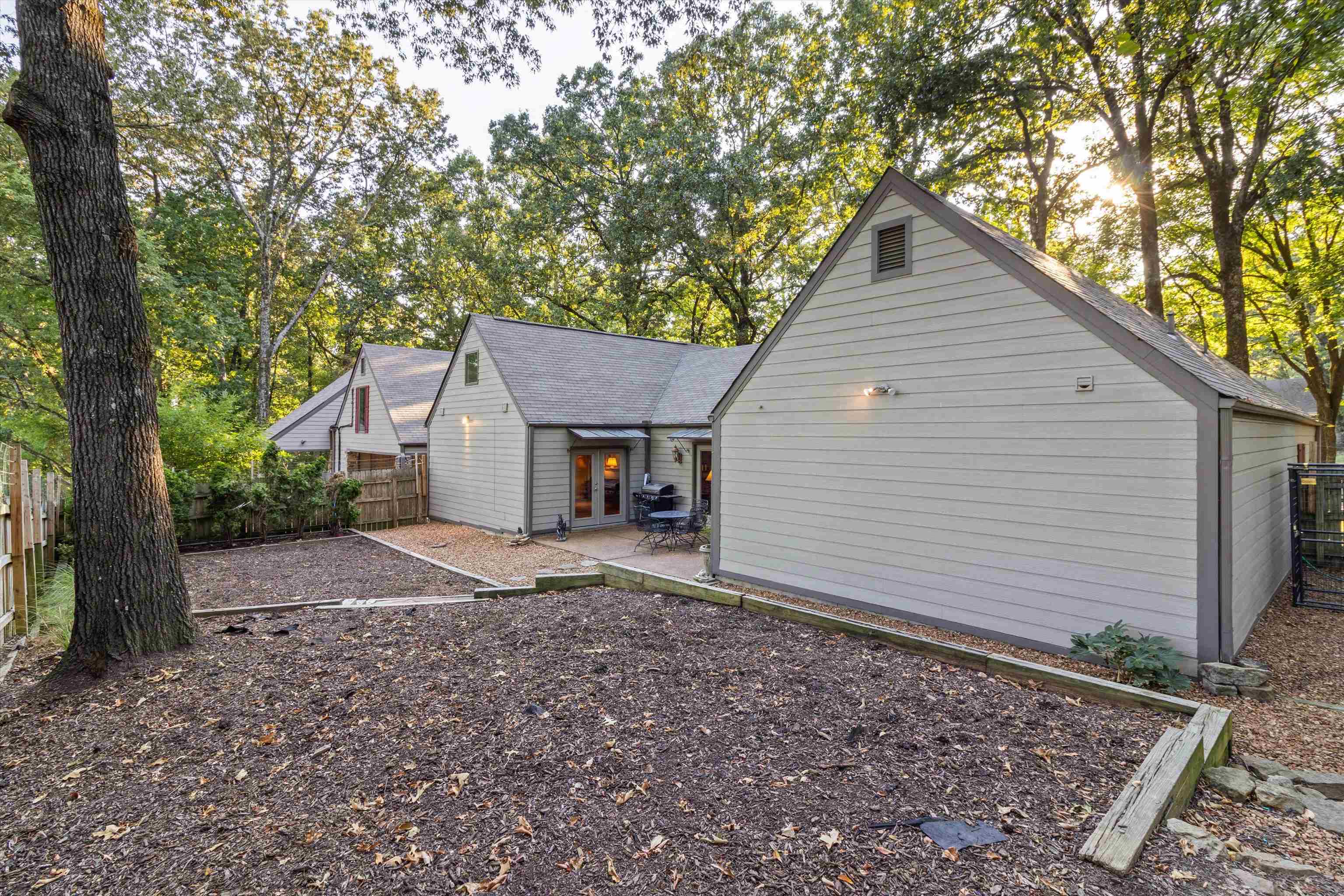 8437 REMBROOK DR