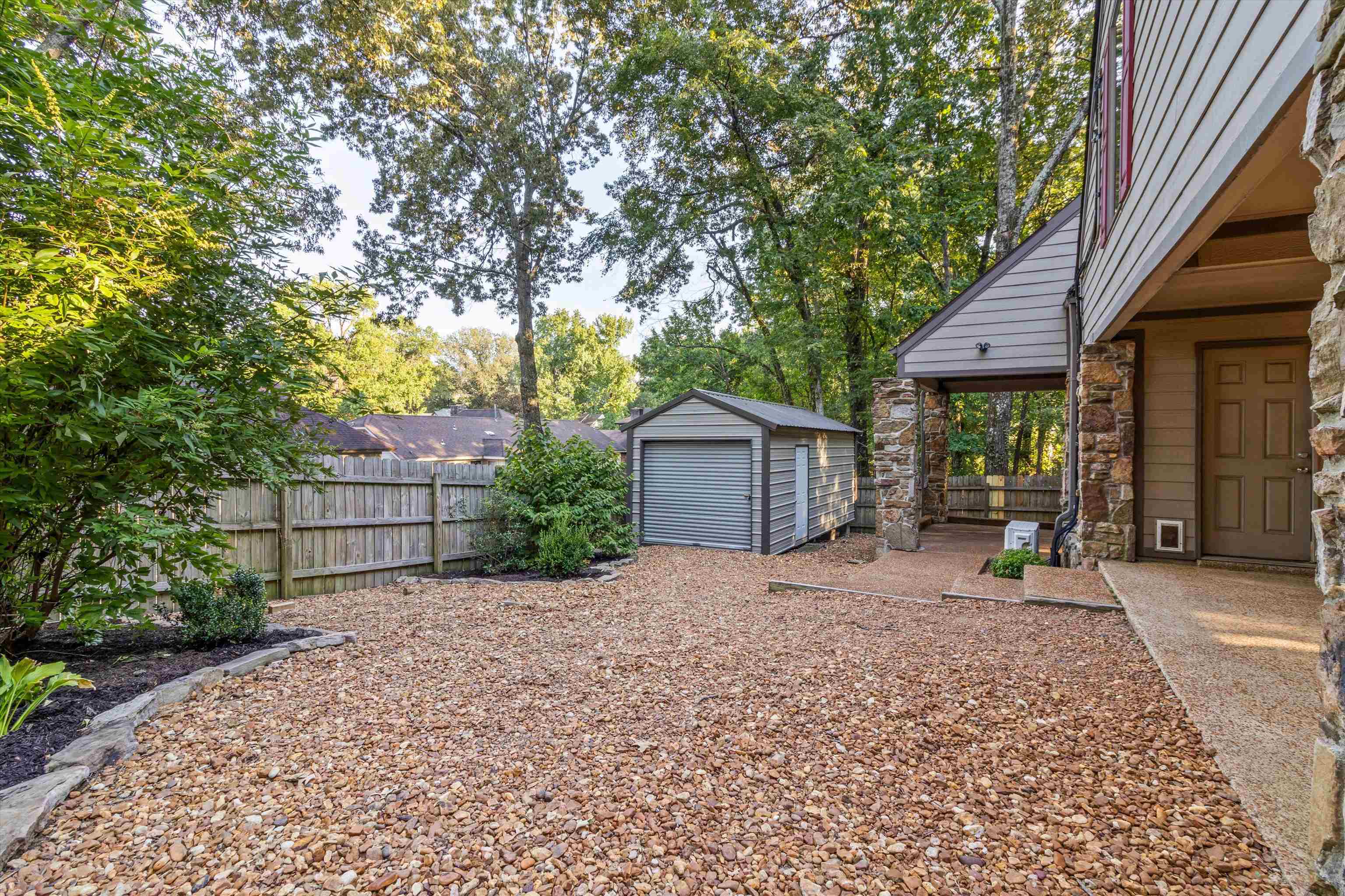 8437 REMBROOK DR