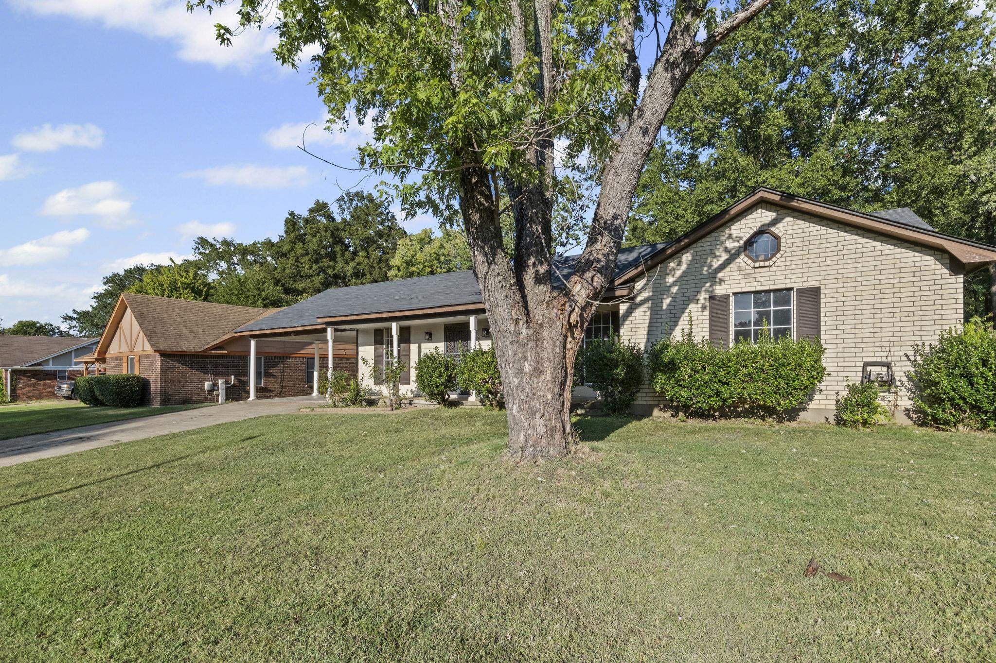 4200 BROOKHILL LN