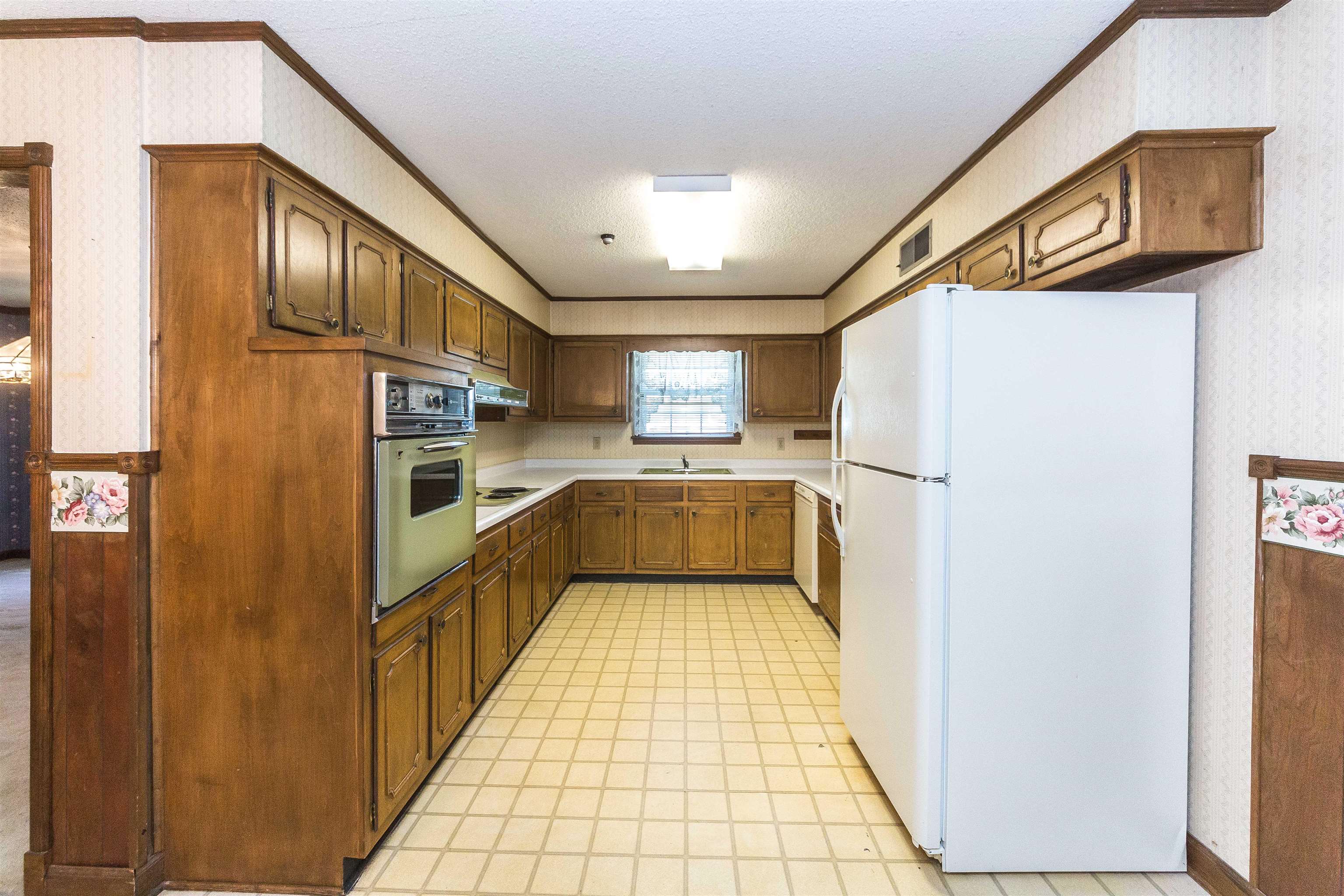 5583 CRESTVIEW RD