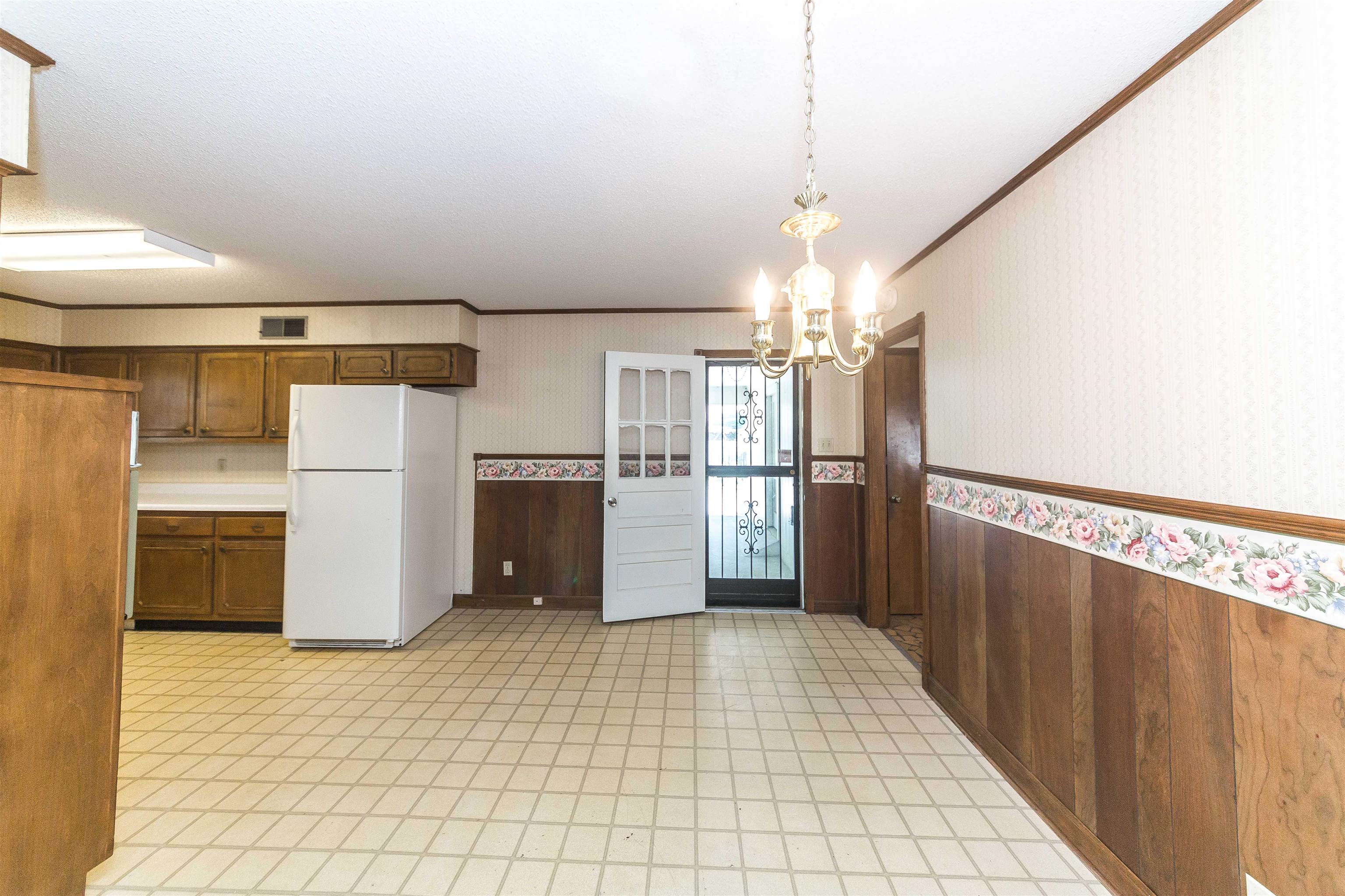 5583 CRESTVIEW RD