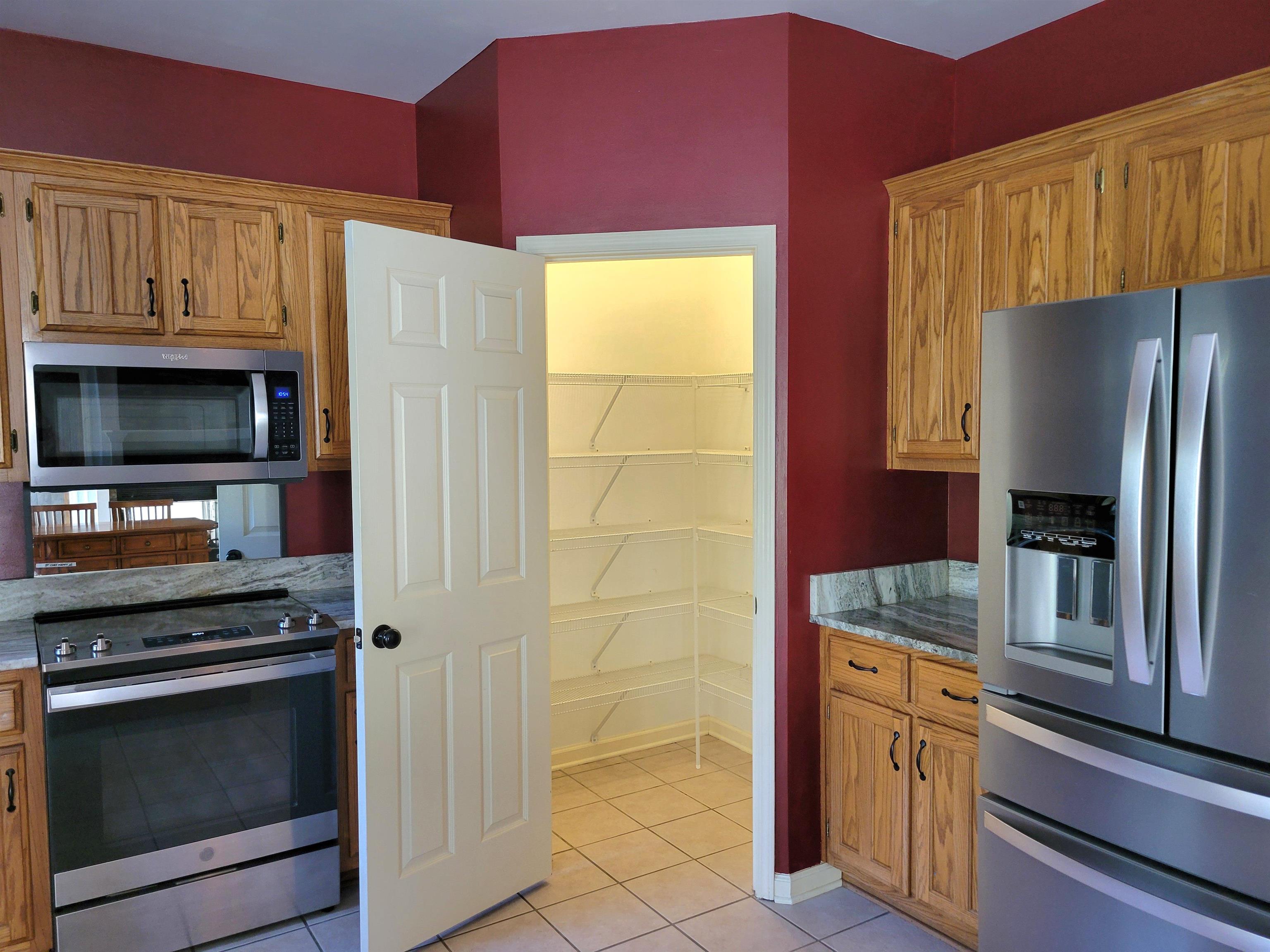 102 STROUD CIR