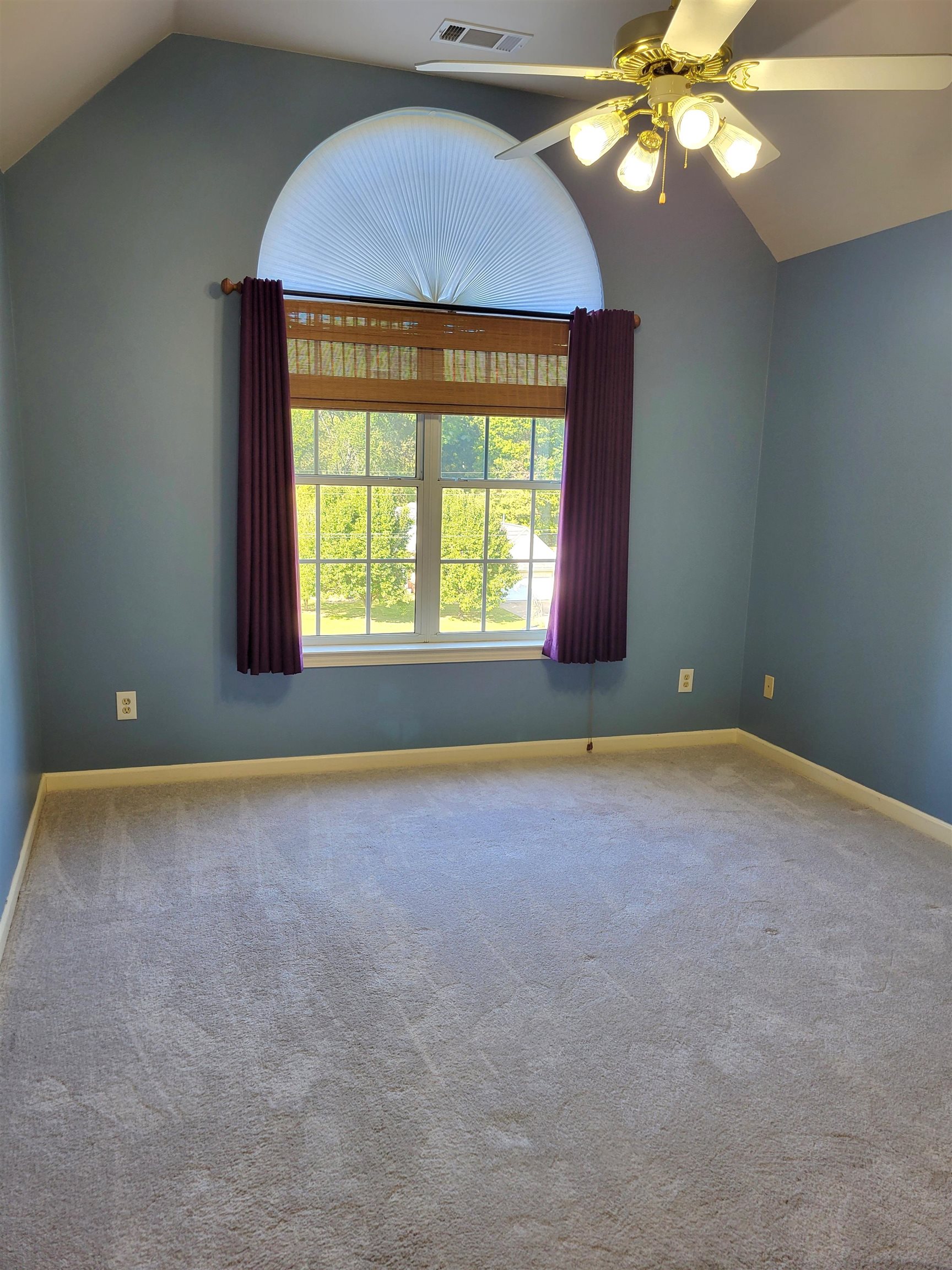 102 STROUD CIR