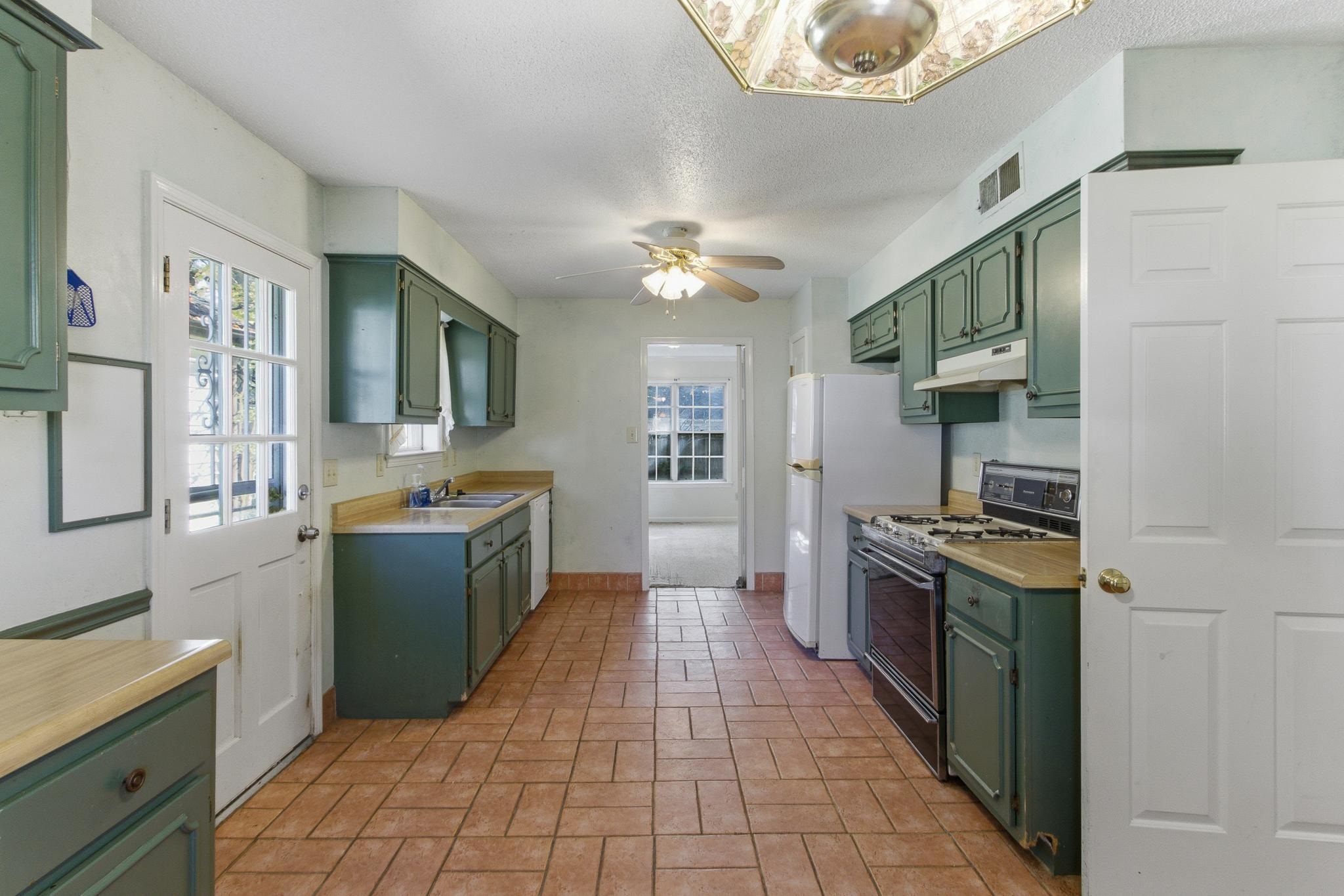 6975 ASHAWAY CV