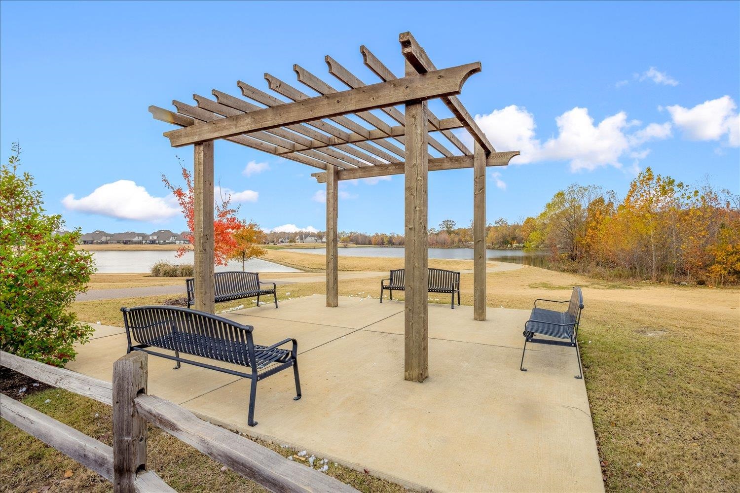 6240 CREEKSIDE LAKE DR