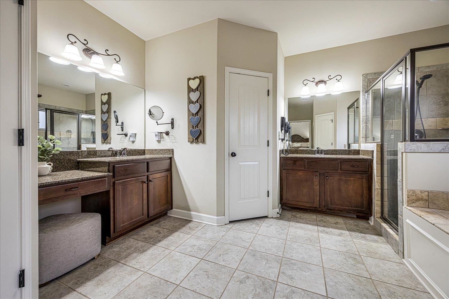 6240 CREEKSIDE LAKE DR