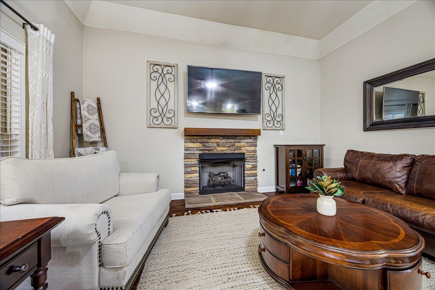 6240 CREEKSIDE LAKE DR