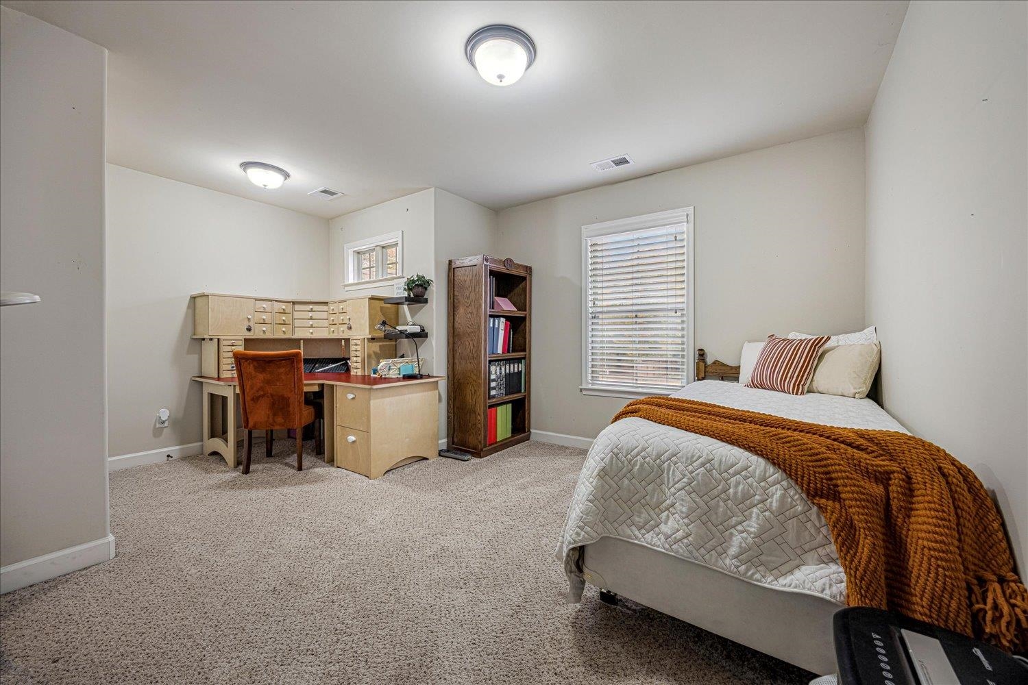 6240 CREEKSIDE LAKE DR