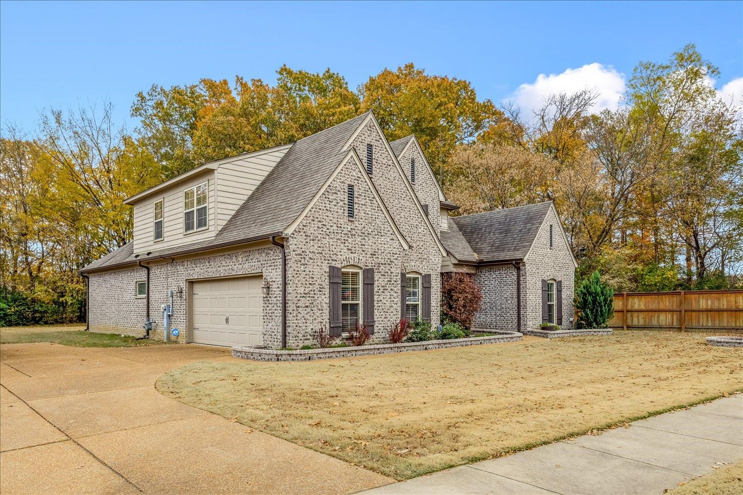 6240 CREEKSIDE LAKE DR