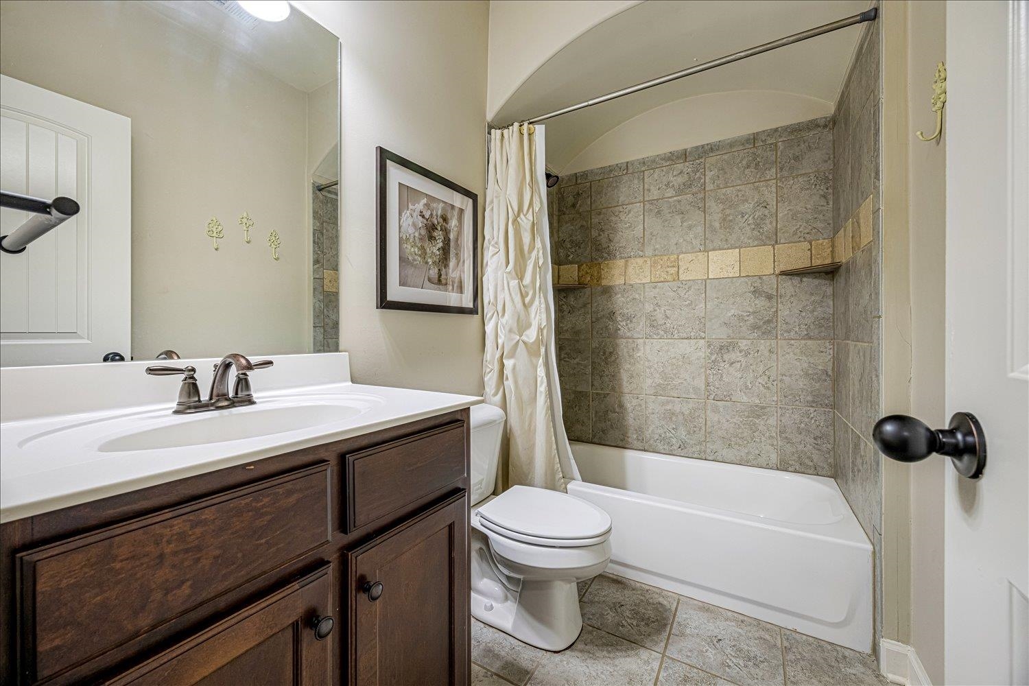 6240 CREEKSIDE LAKE DR