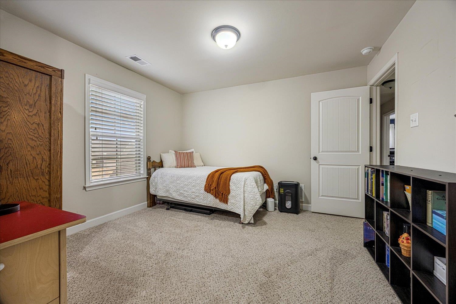 6240 CREEKSIDE LAKE DR