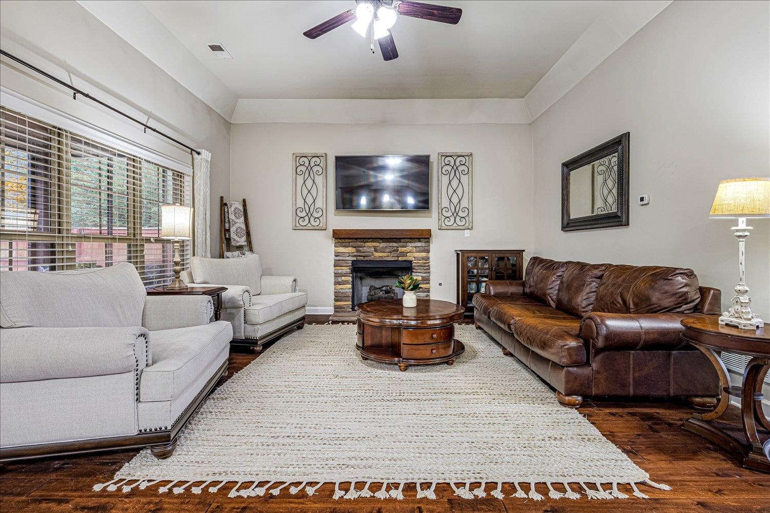 6240 CREEKSIDE LAKE DR