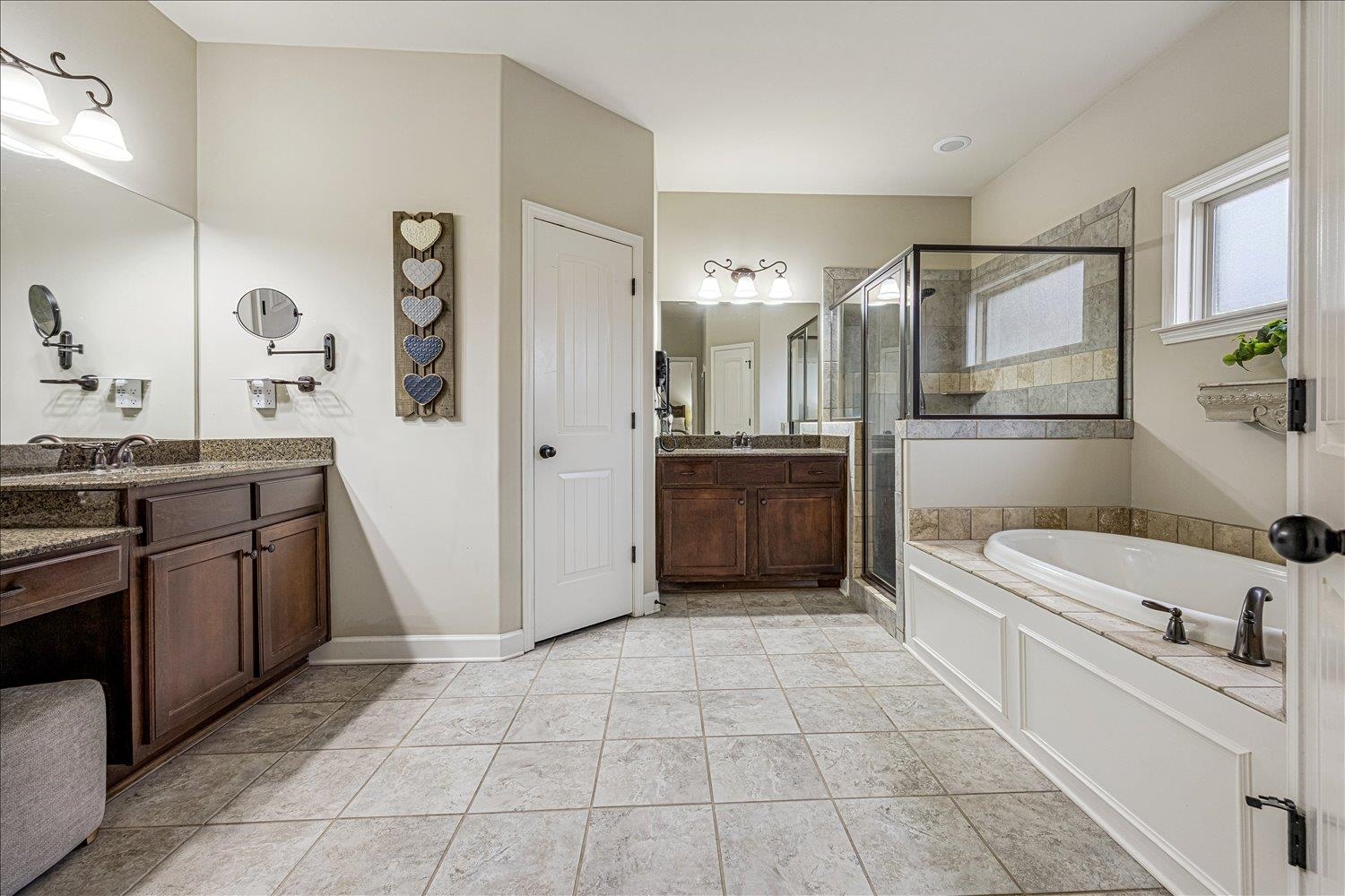 6240 CREEKSIDE LAKE DR